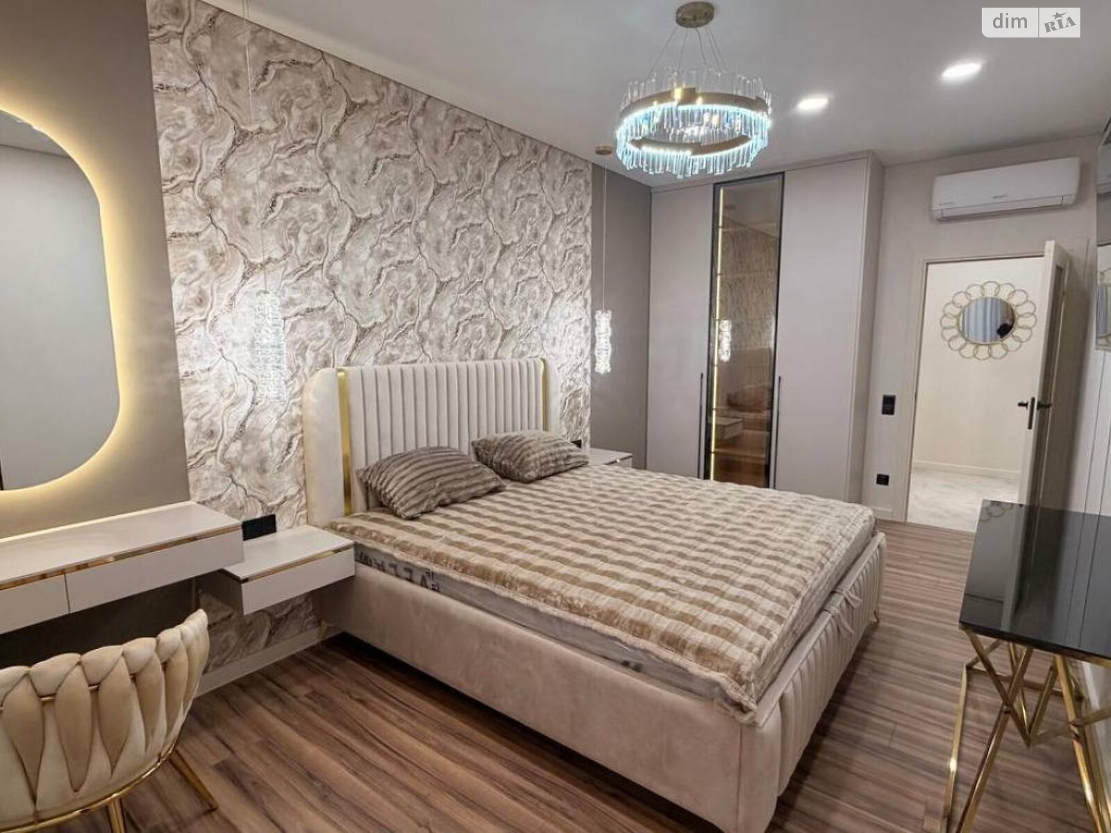 Продажа двухкомнатной квартиры в Одессе, на ул. Краснова, район Хаджибейский фото 1 Продажа двухкомнатной квартиры в Одессе, на ул. Краснова, район Хаджибейский фото 1