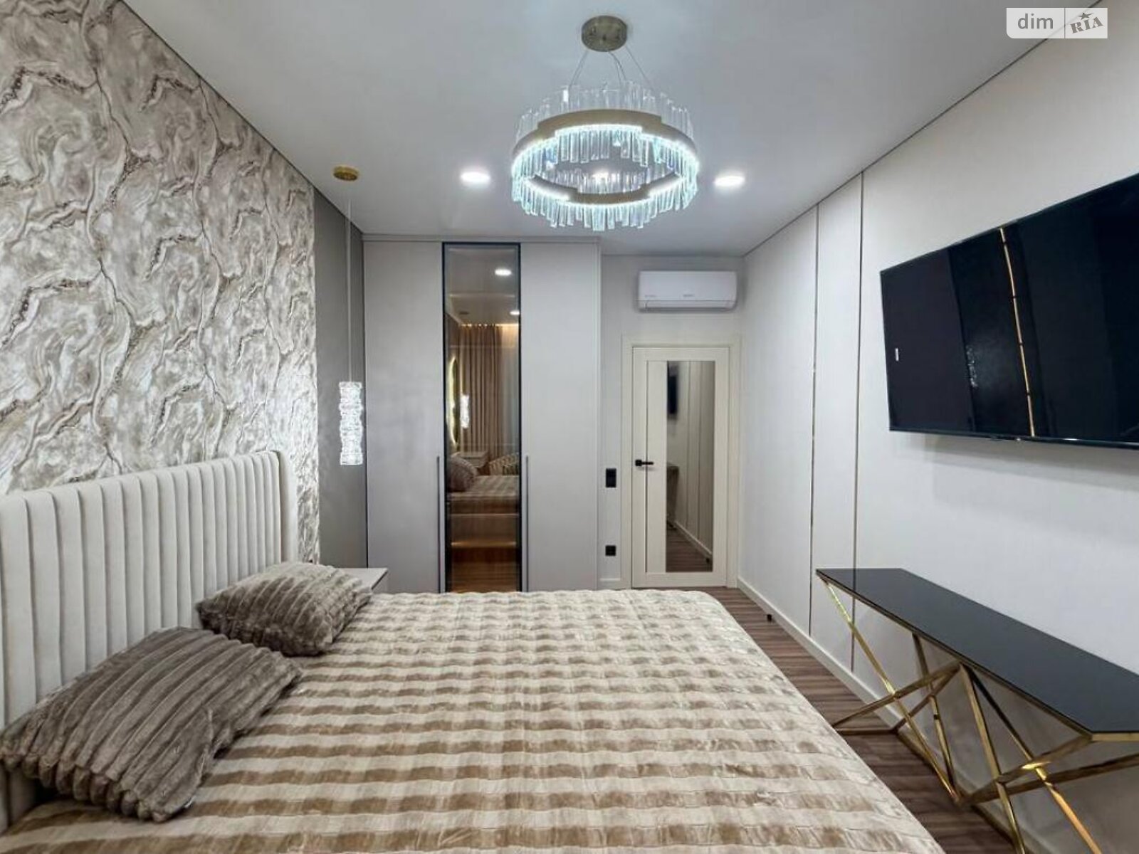 Продажа двухкомнатной квартиры в Одессе, на ул. Краснова, район Хаджибейский фото 1 Продажа двухкомнатной квартиры в Одессе, на ул. Краснова, район Хаджибейский фото 1