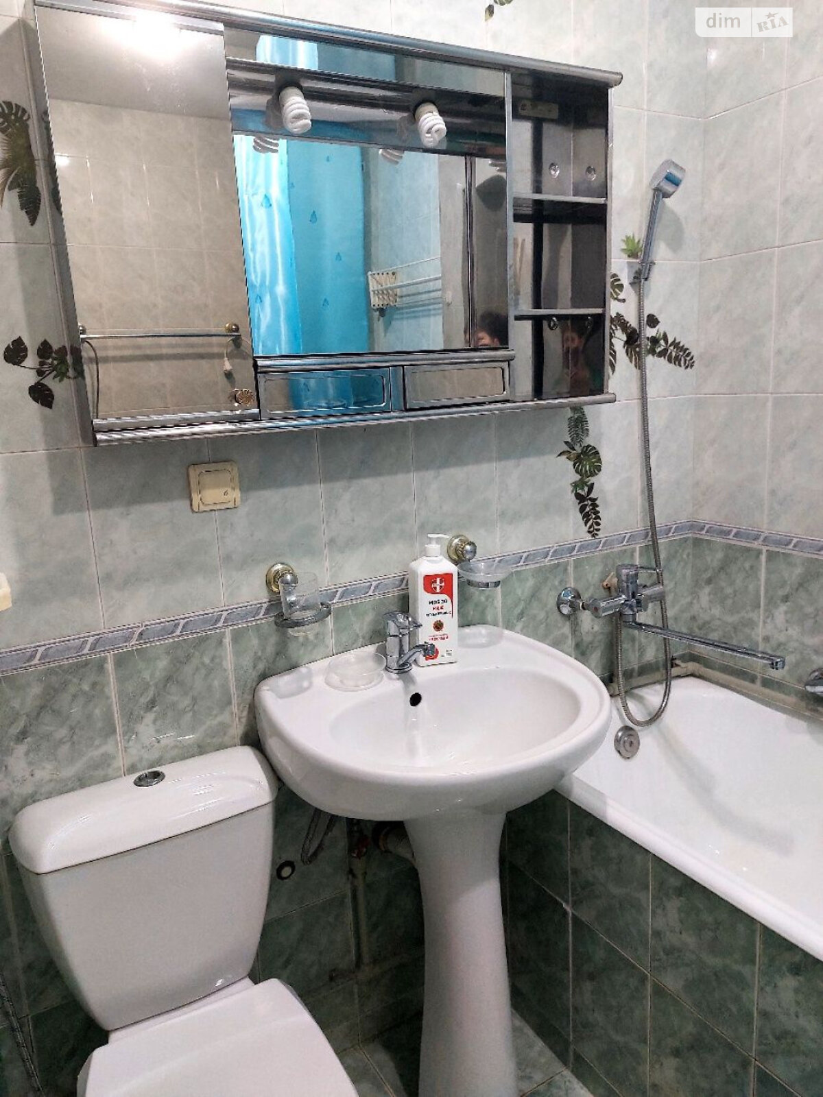 Продажа двухкомнатной квартиры в Одессе, на ул. Кутузакия Александра, район Хаджибейский фото 1 Продажа двухкомнатной квартиры в Одессе, на ул. Кутузакия Александра, район Хаджибейский фото 1
