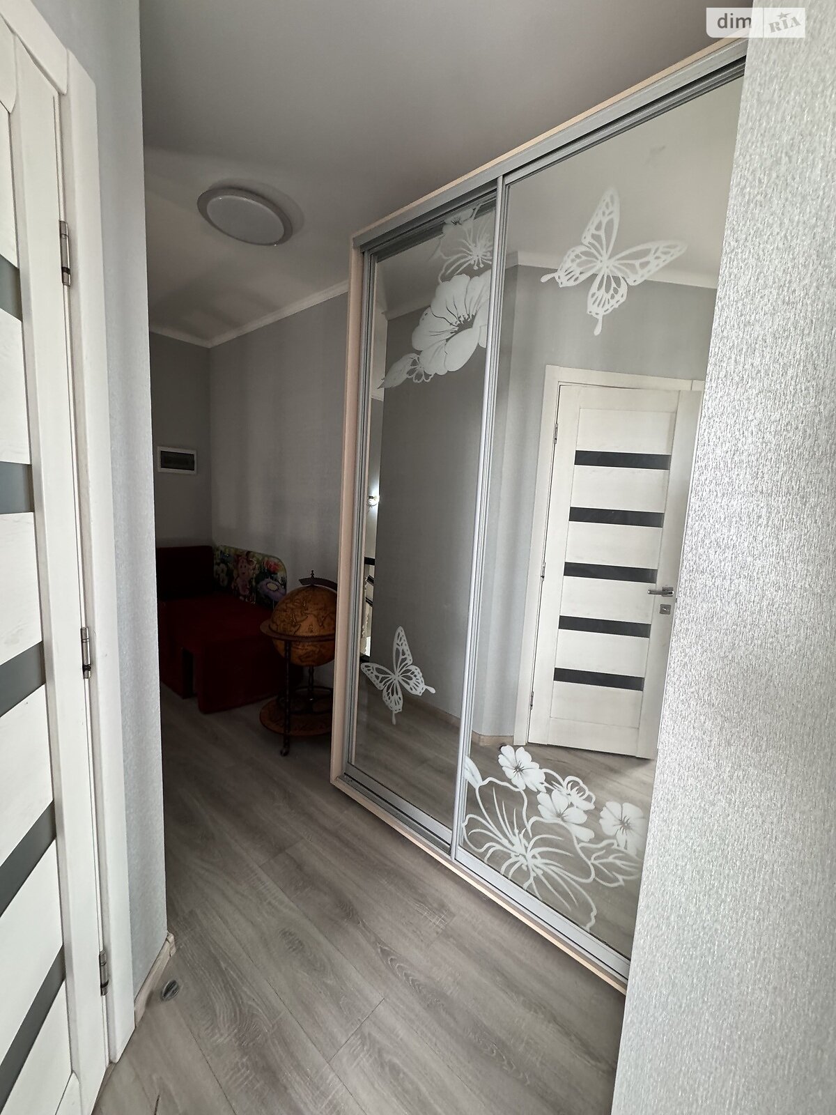 Продаж чотирикімнатної квартири в Одесі, на вул. Середня 24 корпус 4, район Хаджибейський фото 1 Продаж чотирикімнатної квартири в Одесі, на вул. Середня 24 корпус 4, район Хаджибейський фото 1