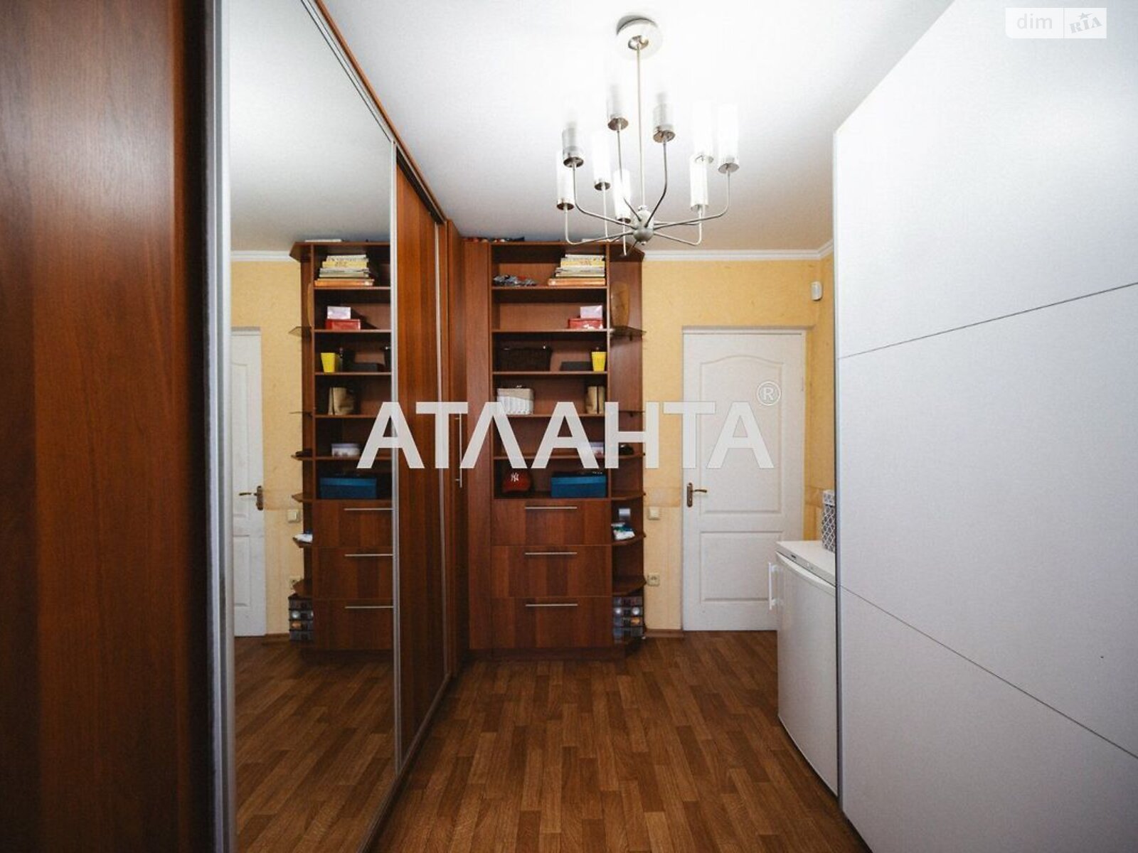 Продаж трикімнатної квартири в Одесі, на вул. Скворцова, район Хаджибейський фото 1 Продаж трикімнатної квартири в Одесі, на вул. Скворцова, район Хаджибейський фото 1