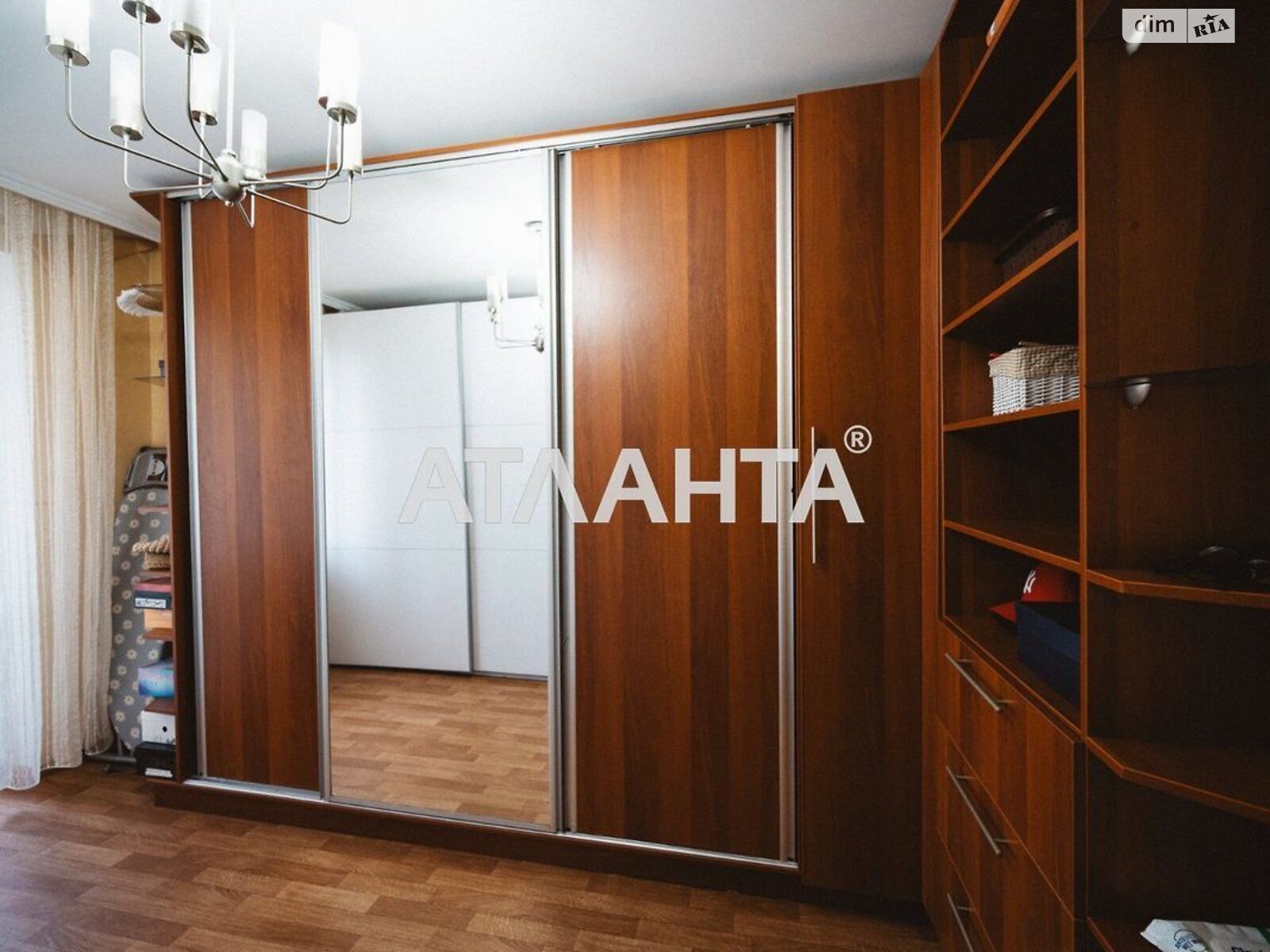 Продаж трикімнатної квартири в Одесі, на вул. Скворцова, район Хаджибейський фото 1 Продаж трикімнатної квартири в Одесі, на вул. Скворцова, район Хаджибейський фото 1