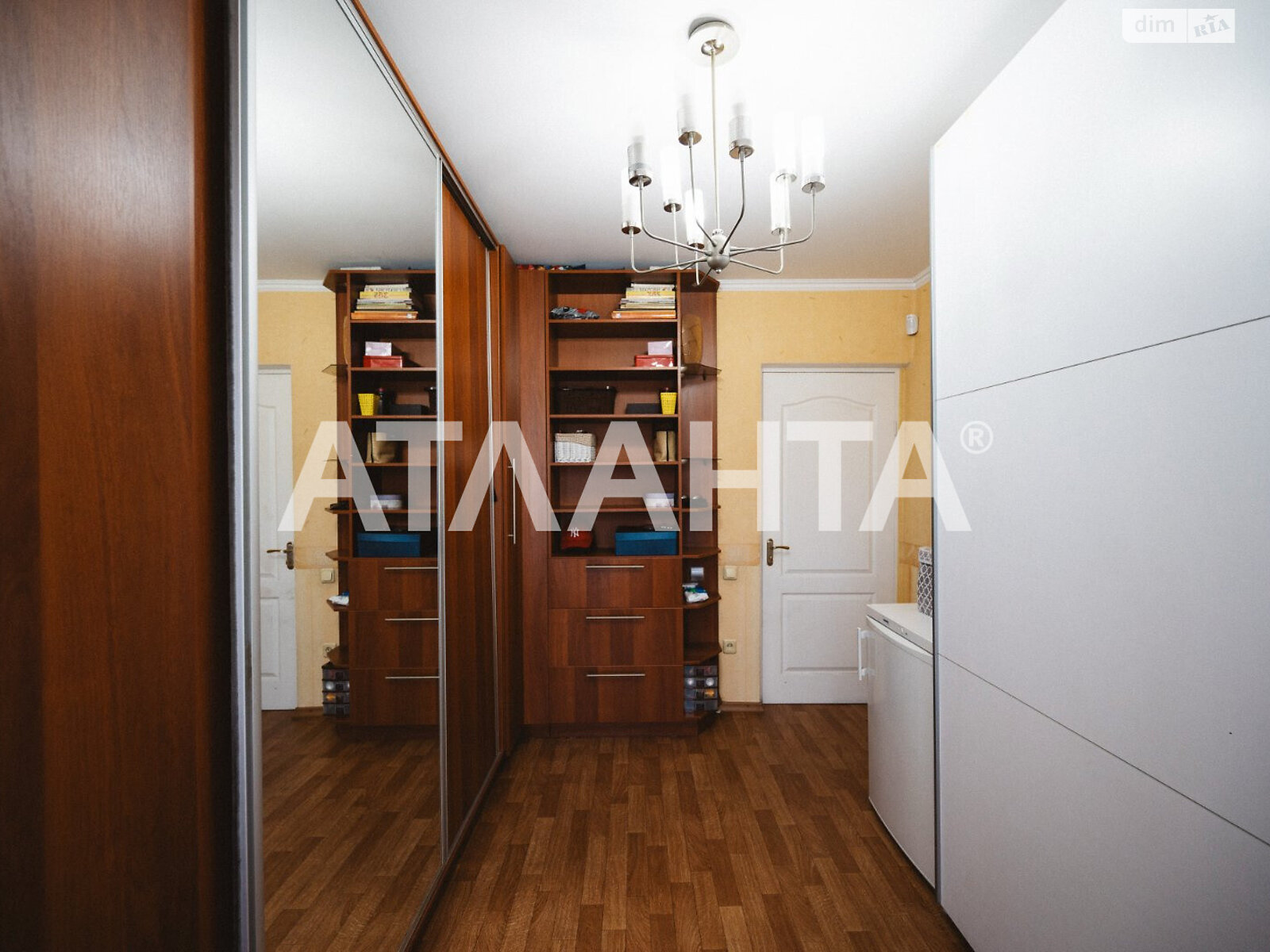Продаж трикімнатної квартири в Одесі, на вул. Скворцова, район Хаджибейський фото 1 Продаж трикімнатної квартири в Одесі, на вул. Скворцова, район Хаджибейський фото 1