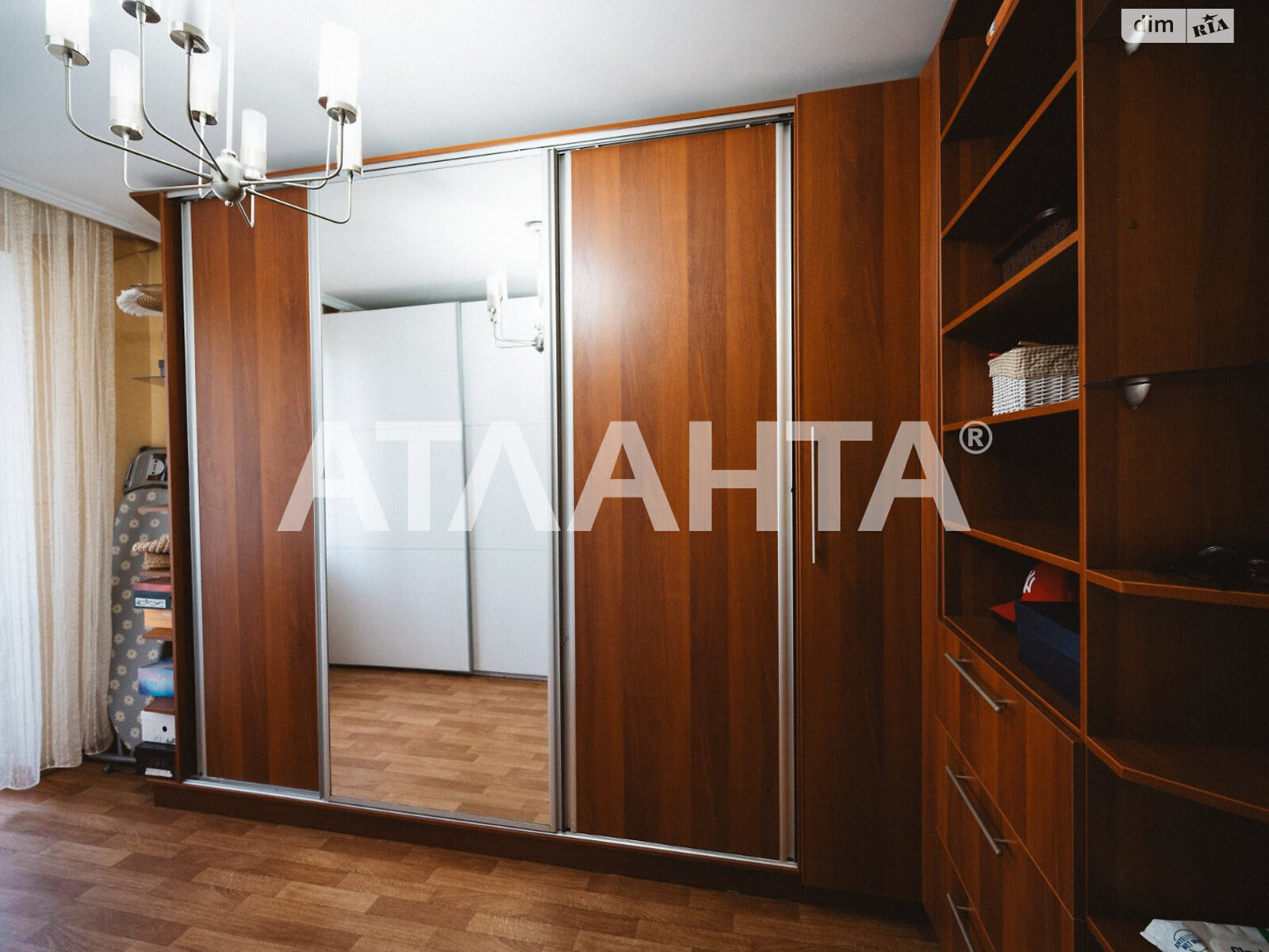 Продаж трикімнатної квартири в Одесі, на вул. Скворцова, район Хаджибейський фото 1 Продаж трикімнатної квартири в Одесі, на вул. Скворцова, район Хаджибейський фото 1