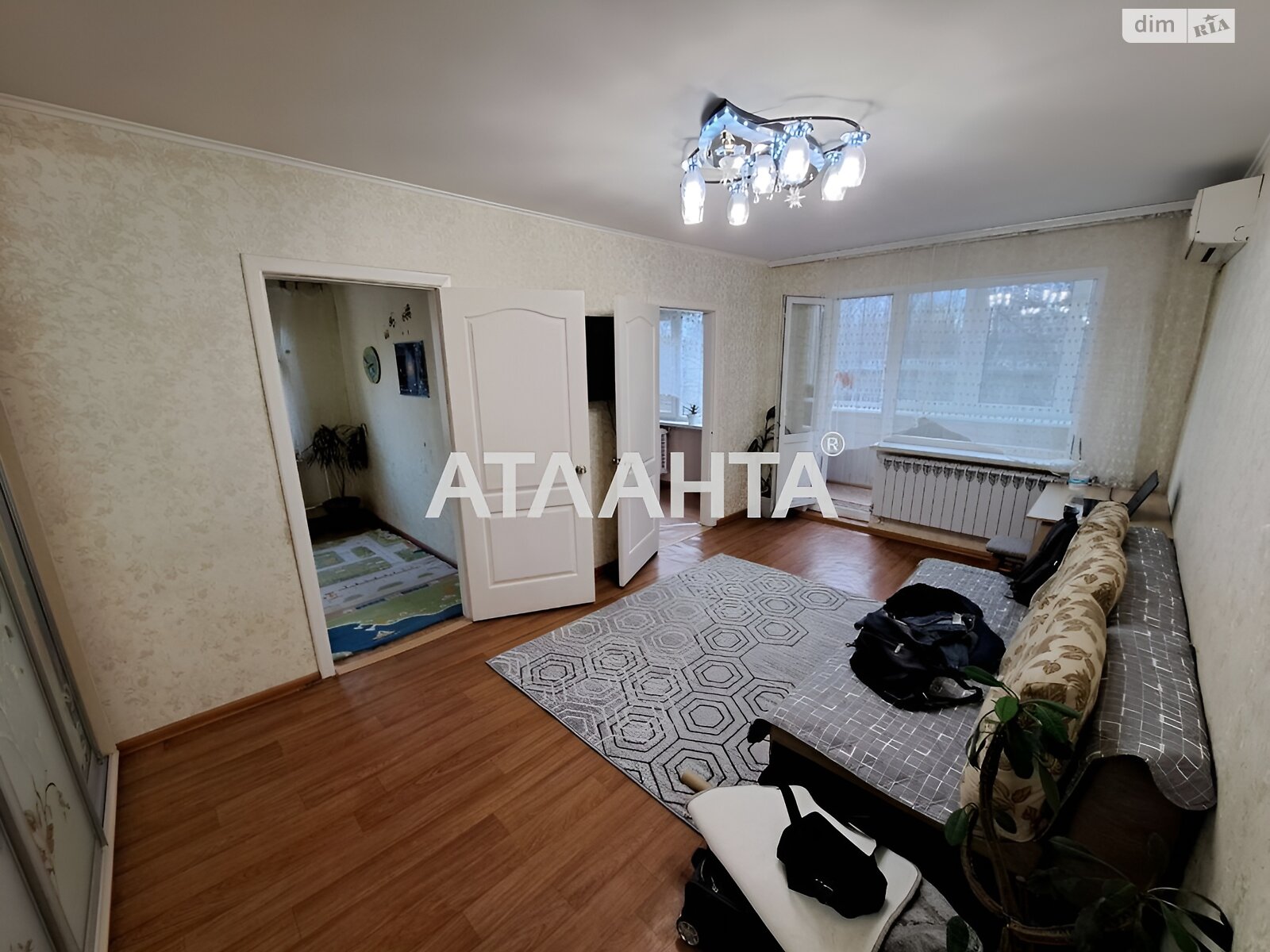 Продаж трикімнатної квартири в Одесі, на вул. Варненська, район Хаджибейський фото 1 Продаж трикімнатної квартири в Одесі, на вул. Варненська, район Хаджибейський фото 1