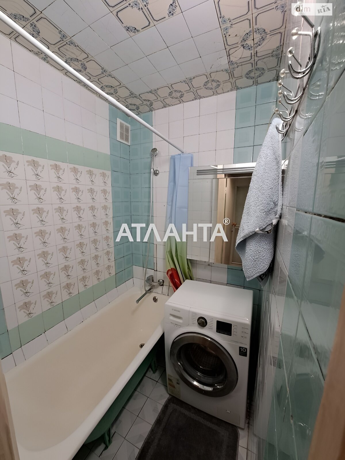 Продаж трикімнатної квартири в Одесі, на вул. Варненська, район Хаджибейський фото 1 Продаж трикімнатної квартири в Одесі, на вул. Варненська, район Хаджибейський фото 1