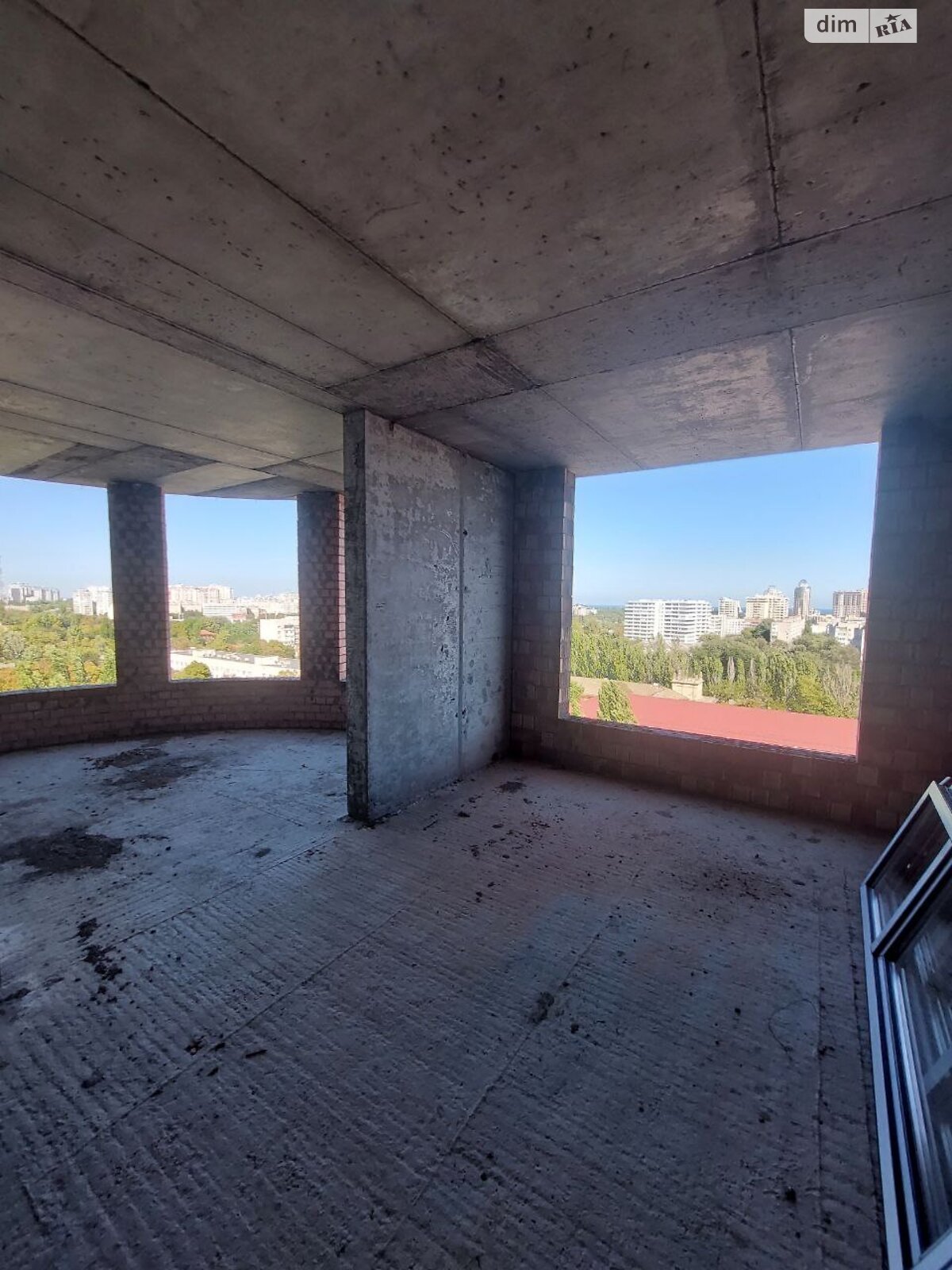 Продажа трехкомнатной квартиры в Одессе, на ул. Ивана Франко 40 корпус 2, район Чубаевка фото 1