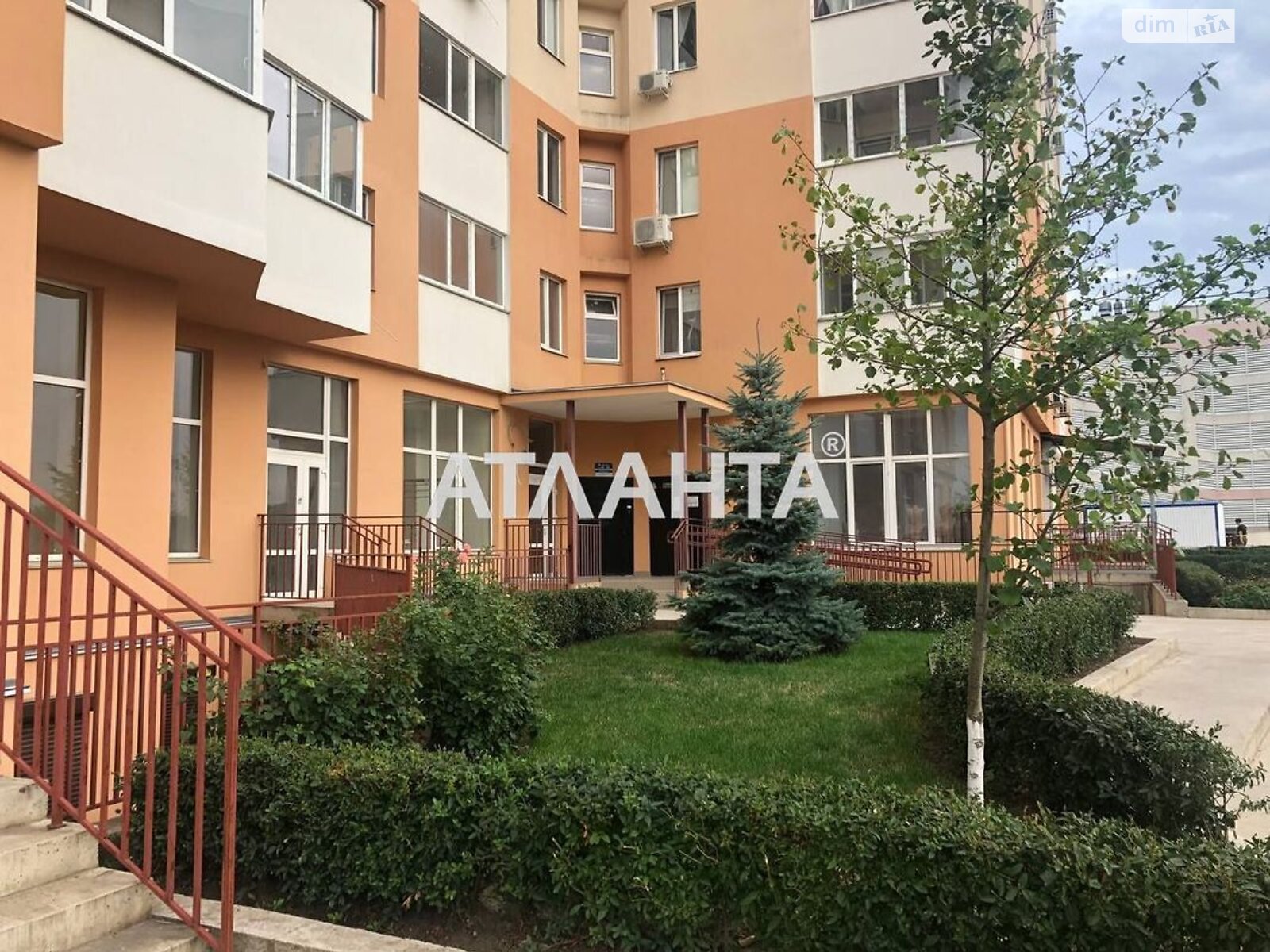 Продажа трехкомнатной квартиры в Лиманке, на ул. Гранитная 1, район Киевский фото 1