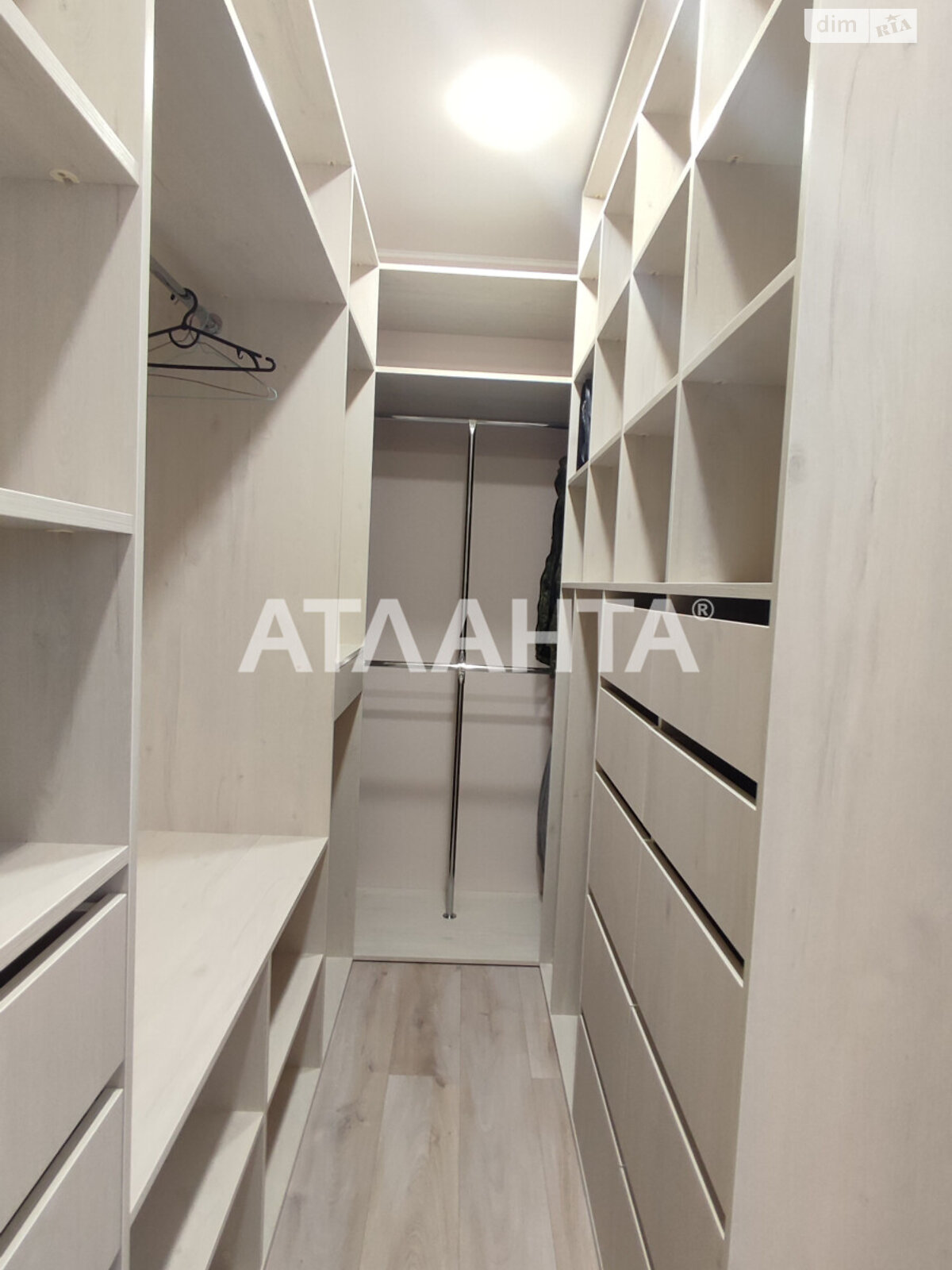 Продажа трехкомнатной квартиры в Одессе, на ул. Люстдорфская дорога 55/6, район Киевский фото 1 Продажа трехкомнатной квартиры в Одессе, на ул. Люстдорфская дорога 55/6, район Киевский фото 1