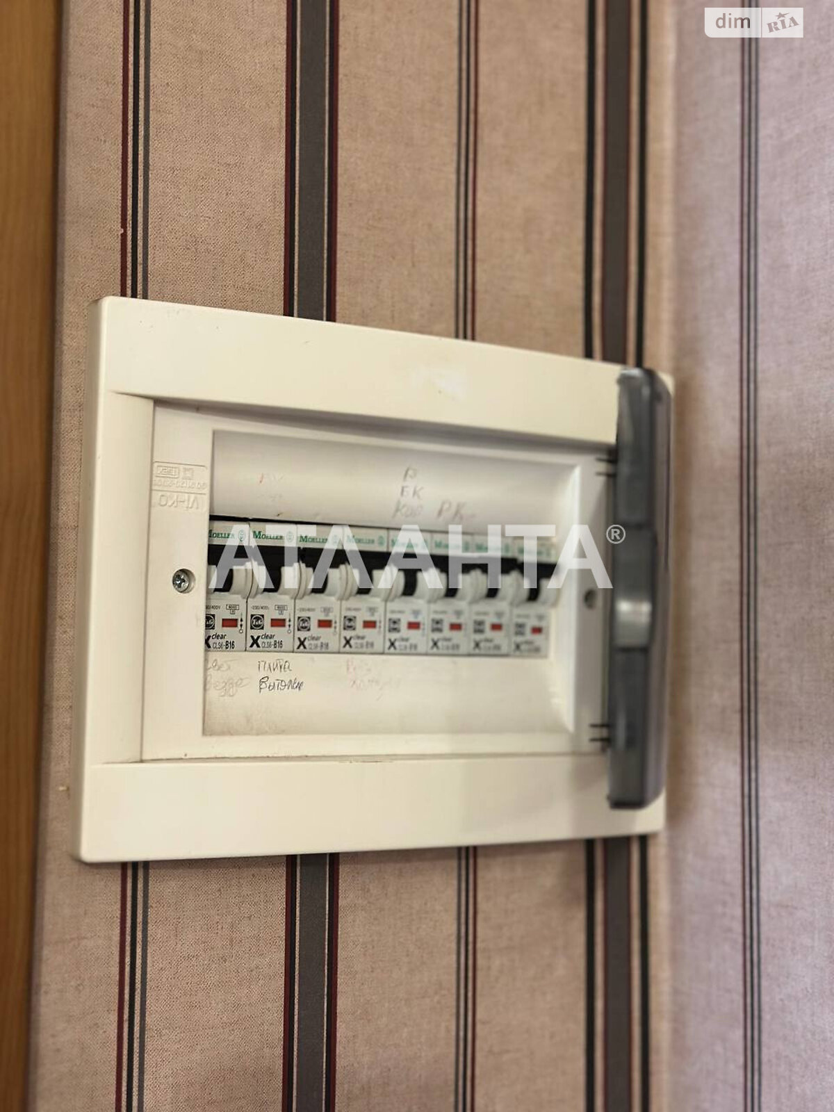 Продаж трикімнатної квартири в Одесі, на просп. Небесної Сотні, район Київський фото 1 Продаж трикімнатної квартири в Одесі, на просп. Небесної Сотні, район Київський фото 1