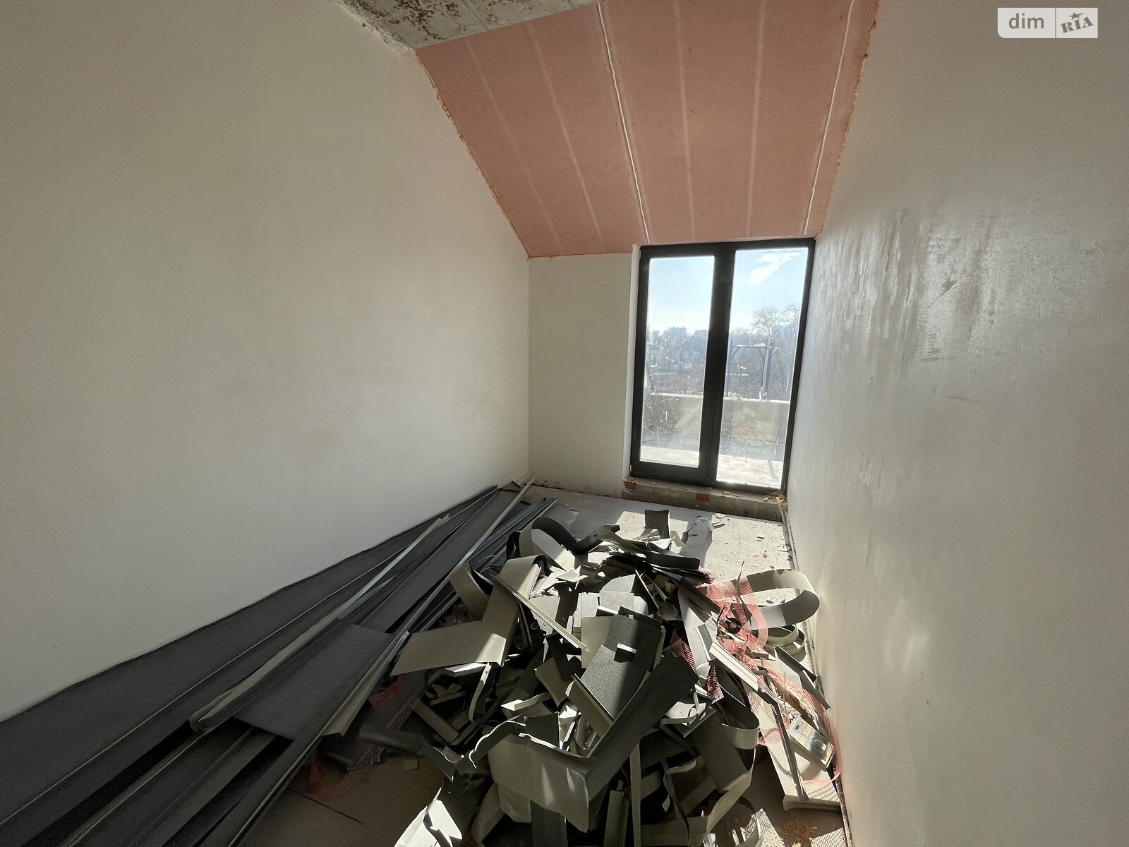 Продаж трикімнатної квартири в Одесі, на дор. Фонтанська, район Київський фото 1 Продаж трикімнатної квартири в Одесі, на дор. Фонтанська, район Київський фото 1