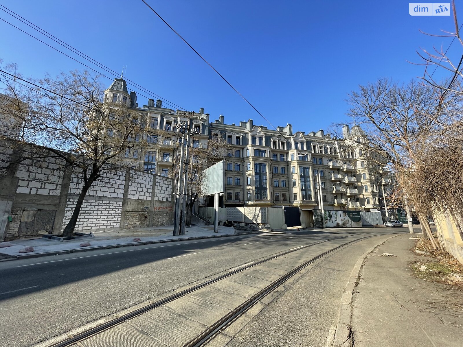 Продаж трикімнатної квартири в Одесі, на дор. Фонтанська, район Київський фото 1 Продаж трикімнатної квартири в Одесі, на дор. Фонтанська, район Київський фото 1