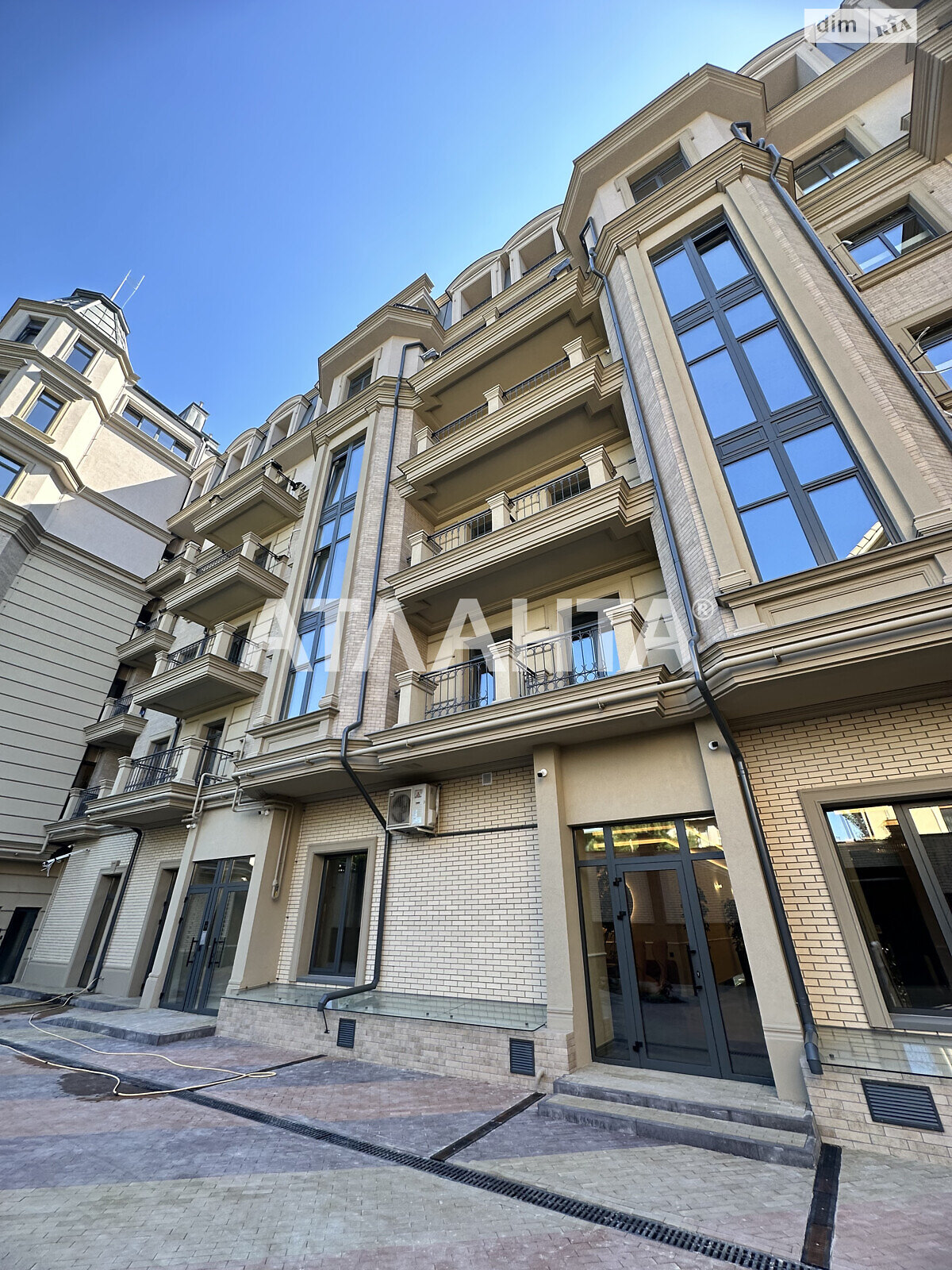 Продаж трикімнатної квартири в Одесі, на дор. Фонтанська, район Київський фото 2 Продаж трикімнатної квартири в Одесі, на дор. Фонтанська, район Київський фото 2