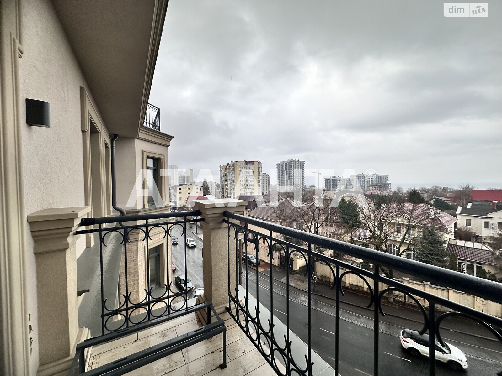 Продажа трехкомнатной квартиры в Одессе, на дор. Фонтанская, район Киевский фото 1 Продажа трехкомнатной квартиры в Одессе, на дор. Фонтанская, район Киевский фото 1