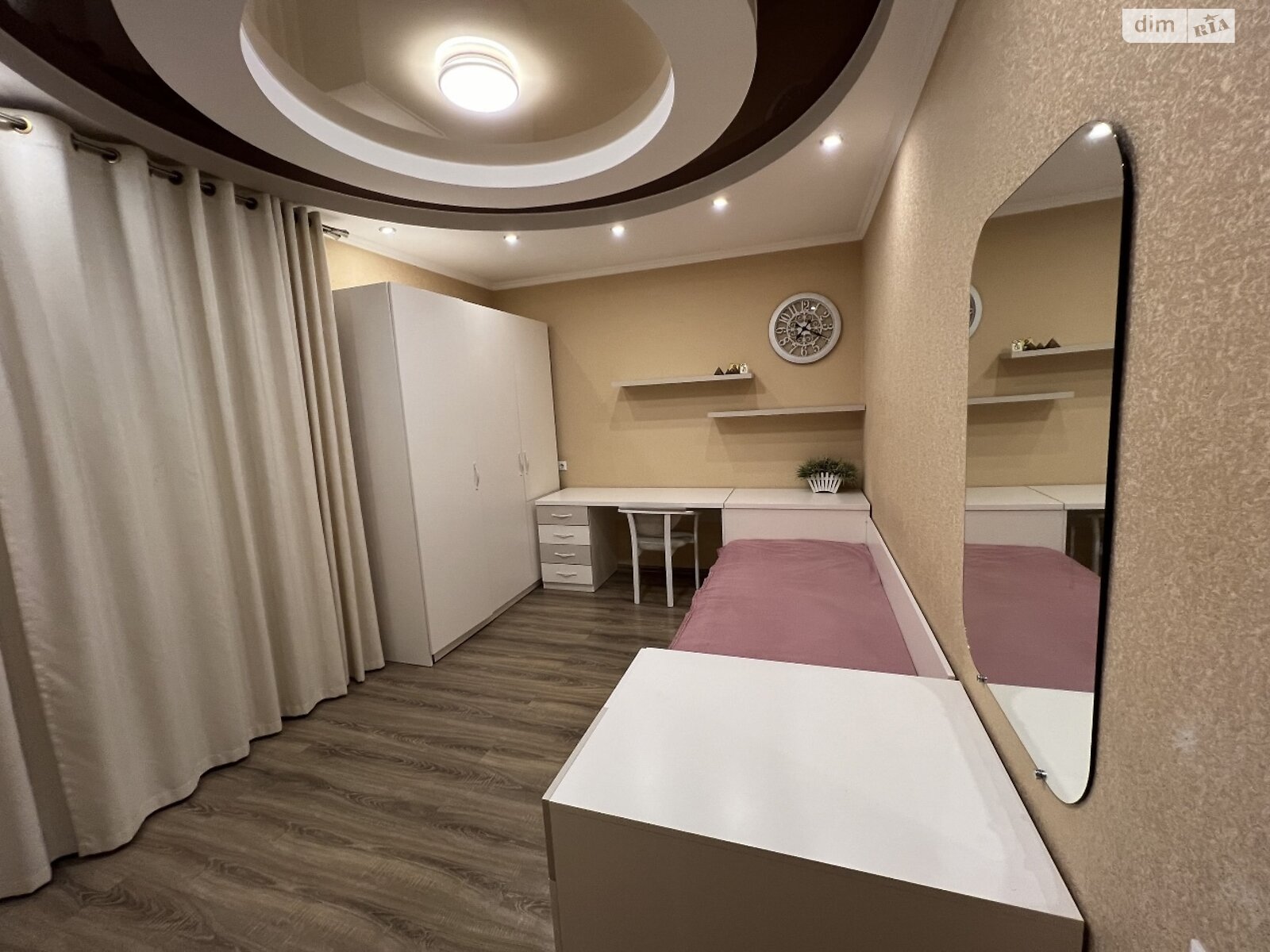 Продаж трикімнатної квартири в Одесі, на мас. Радужний 13, район Київський фото 1