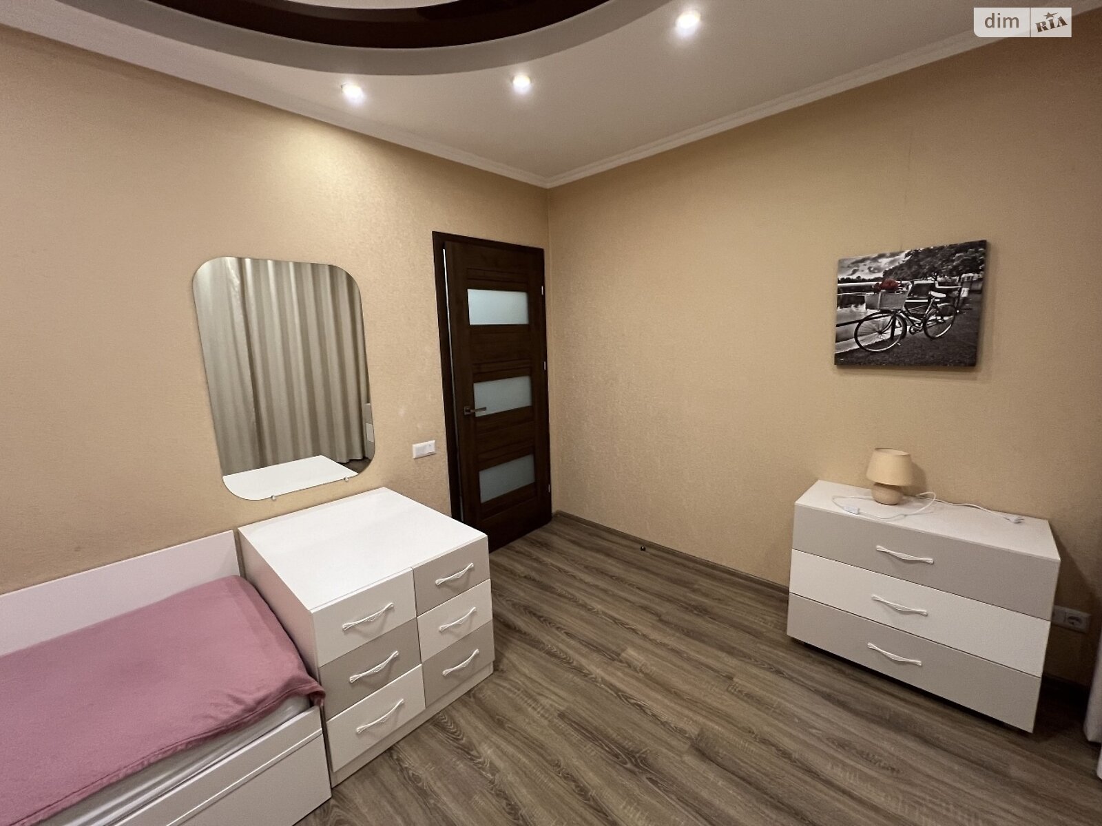 Продаж трикімнатної квартири в Одесі, на мас. Радужний 13, район Київський фото 1