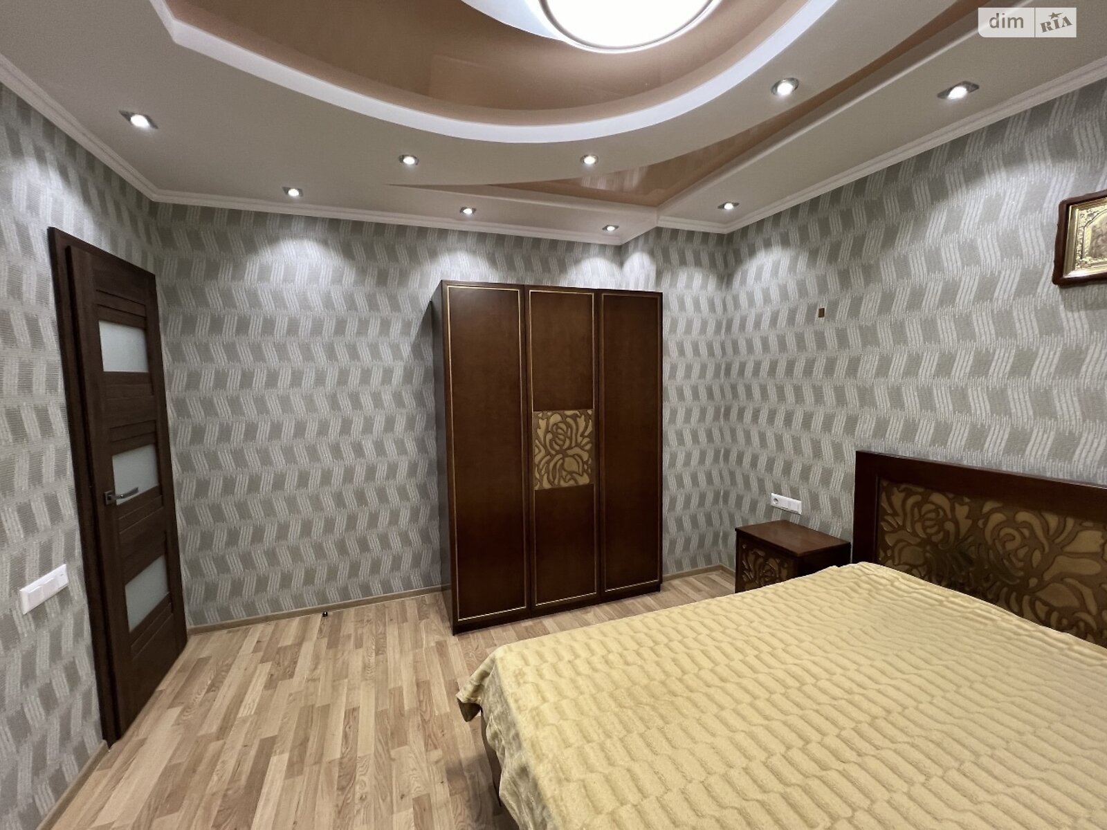 Продаж трикімнатної квартири в Одесі, на мас. Радужний 13, район Київський фото 1