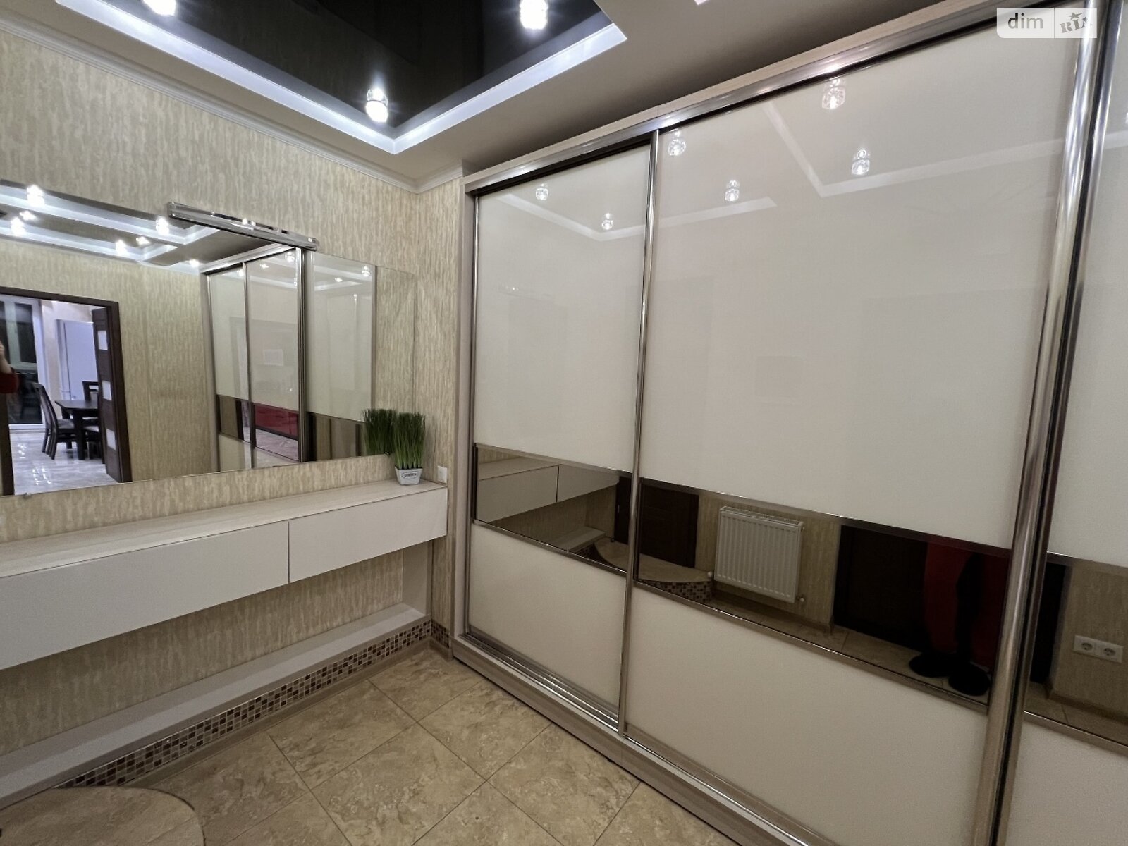 Продаж трикімнатної квартири в Одесі, на мас. Радужний 13, район Київський фото 1