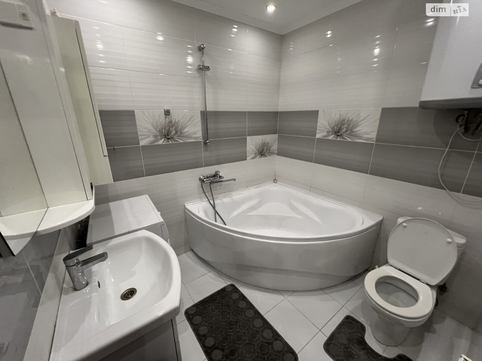 Продаж трикімнатної квартири в Одесі, на мас. Радужний 13, район Київський фото 1