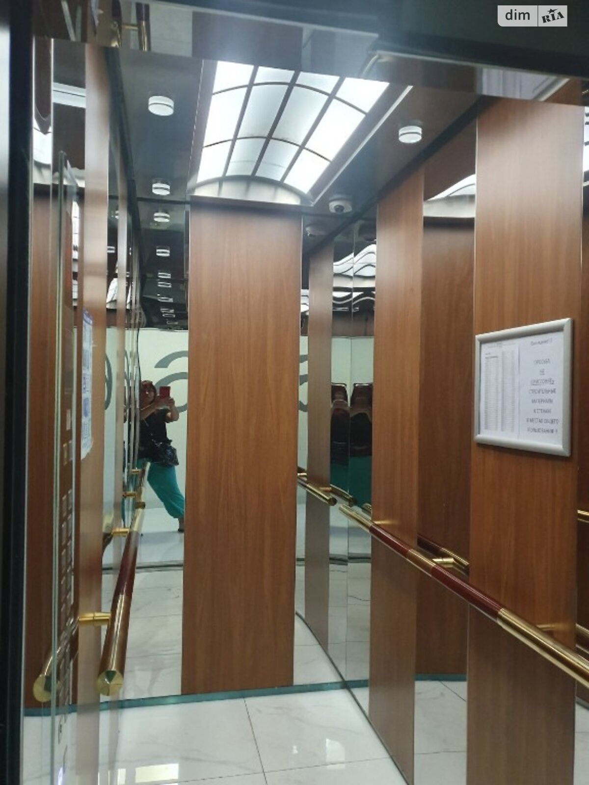 Продаж трикімнатної квартири в Одесі, на вул. Спортивна, район Київський фото 1 Продаж трикімнатної квартири в Одесі, на вул. Спортивна, район Київський фото 1