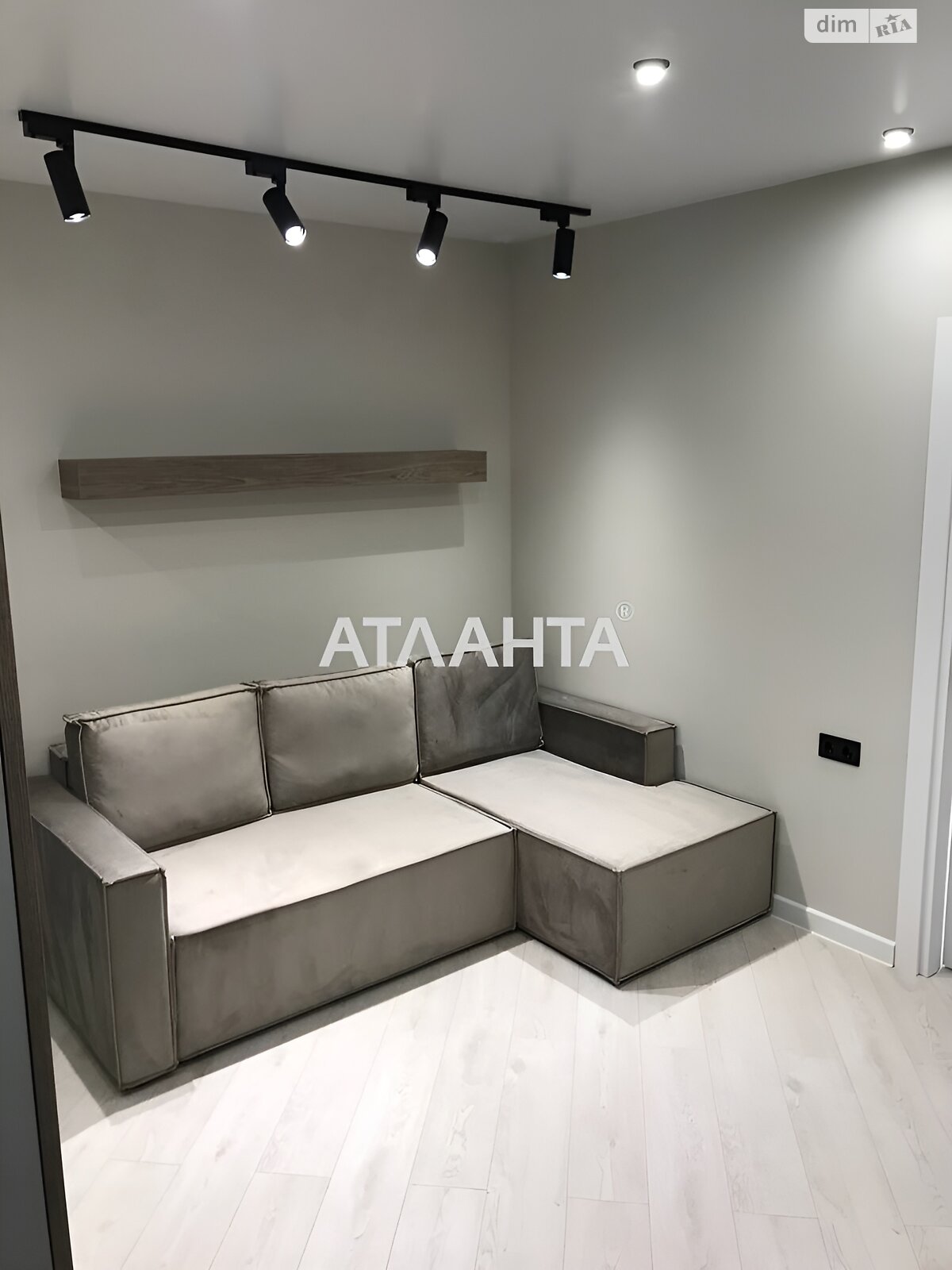 Продаж трикімнатної квартири в Одесі, на вул. Перлинна, район Київський фото 1 Продаж трикімнатної квартири в Одесі, на вул. Перлинна, район Київський фото 1