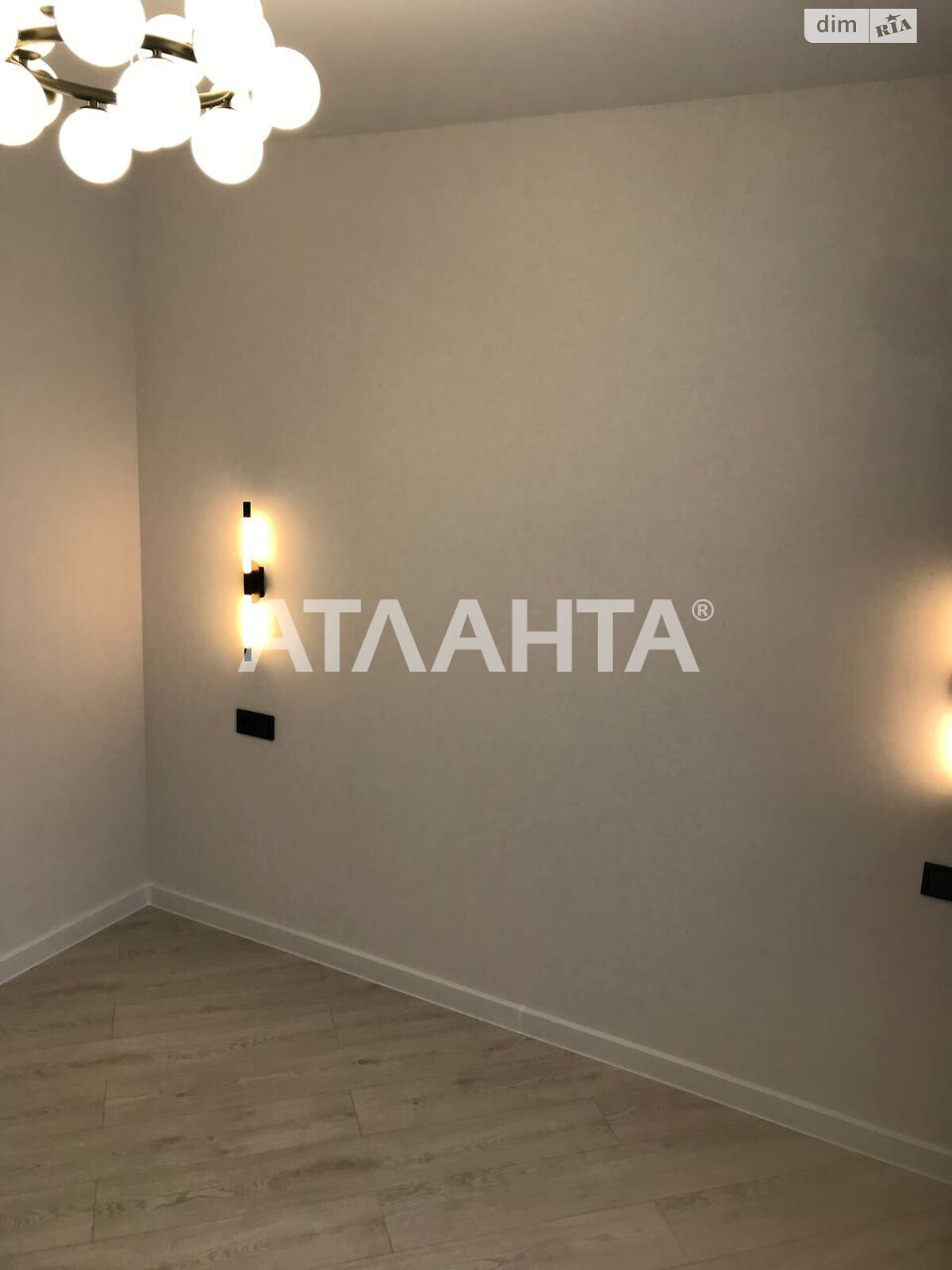 Продажа трехкомнатной квартиры в Одессе, на ул. Жемчужная, район Киевский фото 1 Продажа трехкомнатной квартиры в Одессе, на ул. Жемчужная, район Киевский фото 1