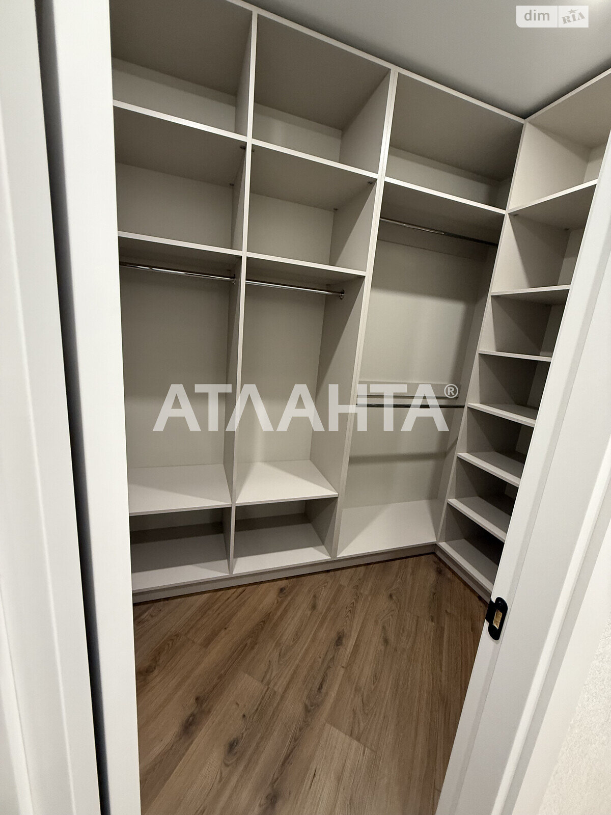 Продажа трехкомнатной квартиры в Одессе, на ул. Жемчужная, район Киевский фото 1 Продажа трехкомнатной квартиры в Одессе, на ул. Жемчужная, район Киевский фото 1