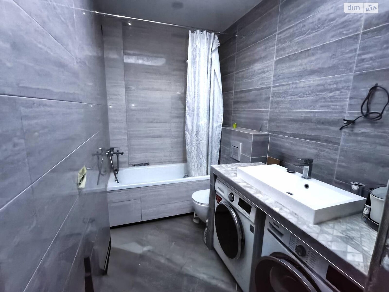 Продажа трехкомнатной квартиры в Лиманке, на мас. Радужный, фото 1 Продажа трехкомнатной квартиры в Лиманке, на мас. Радужный, фото 1