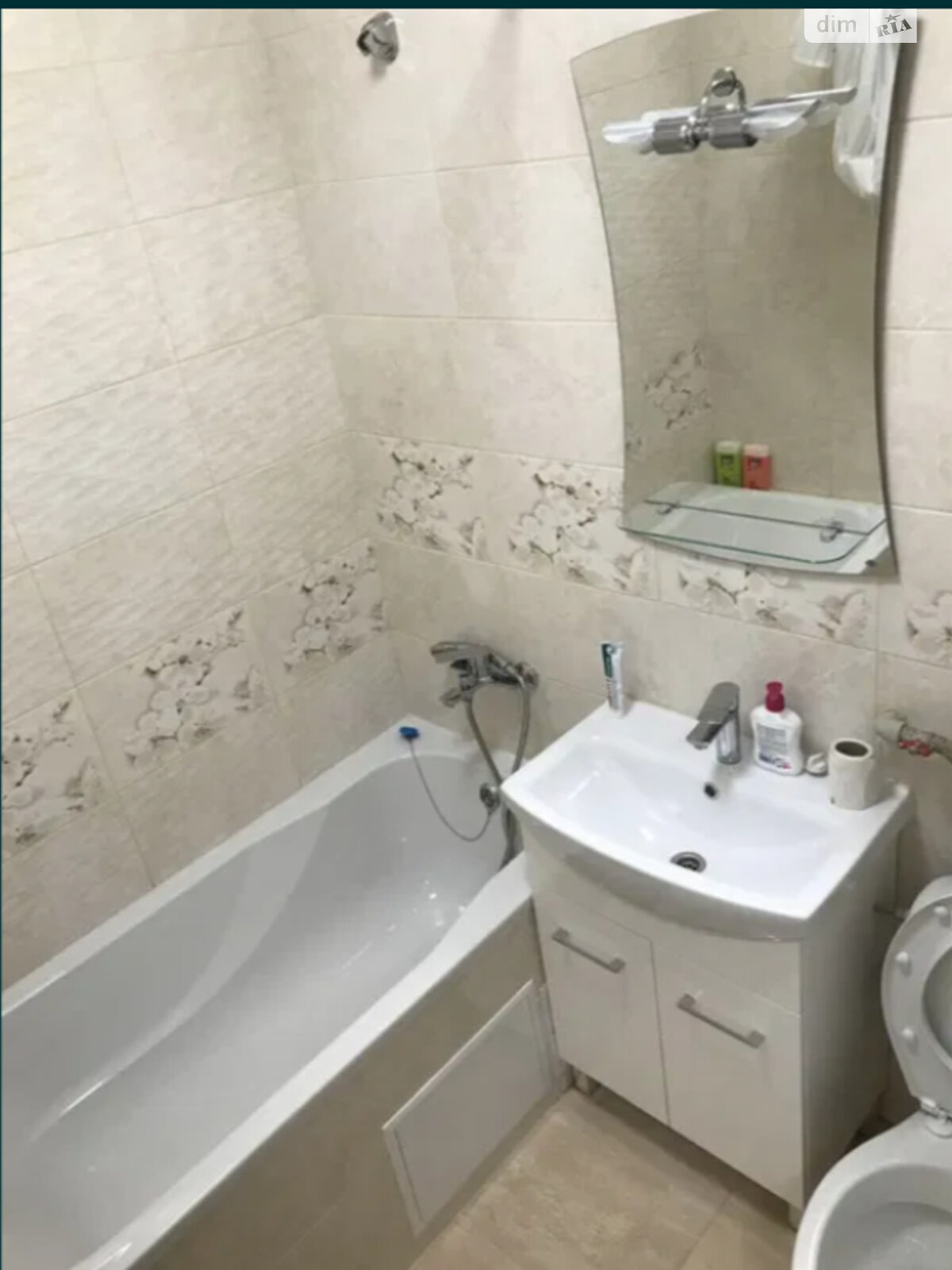 Продаж однокімнатної квартири в Одесі, на вул. Космонавта Комарова 2, фото 1 Продаж однокімнатної квартири в Одесі, на вул. Космонавта Комарова 2, фото 1