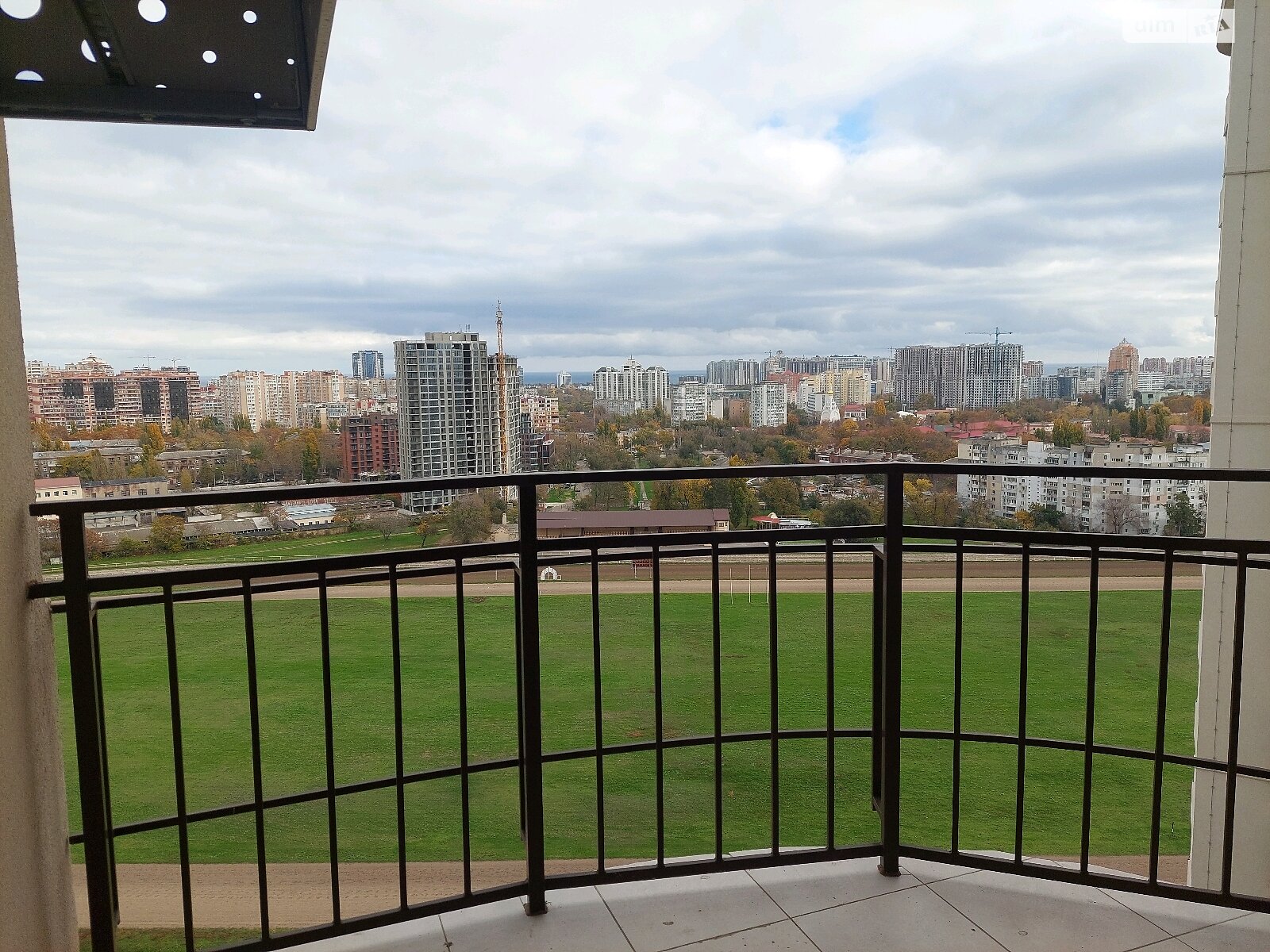 Продаж двокімнатної квартири в Одесі, на вул. Красива 3/61, фото 1