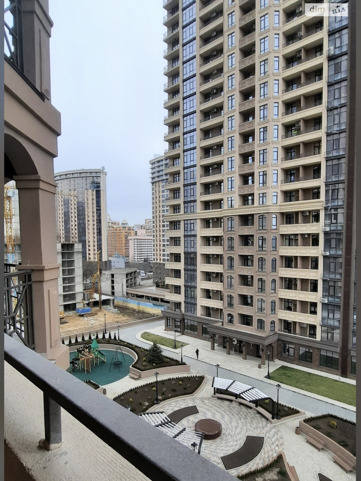 Продажа трехкомнатной квартиры в Одессе, на пер. Курортный 1, фото 1 Продажа трехкомнатной квартиры в Одессе, на пер. Курортный 1, фото 1