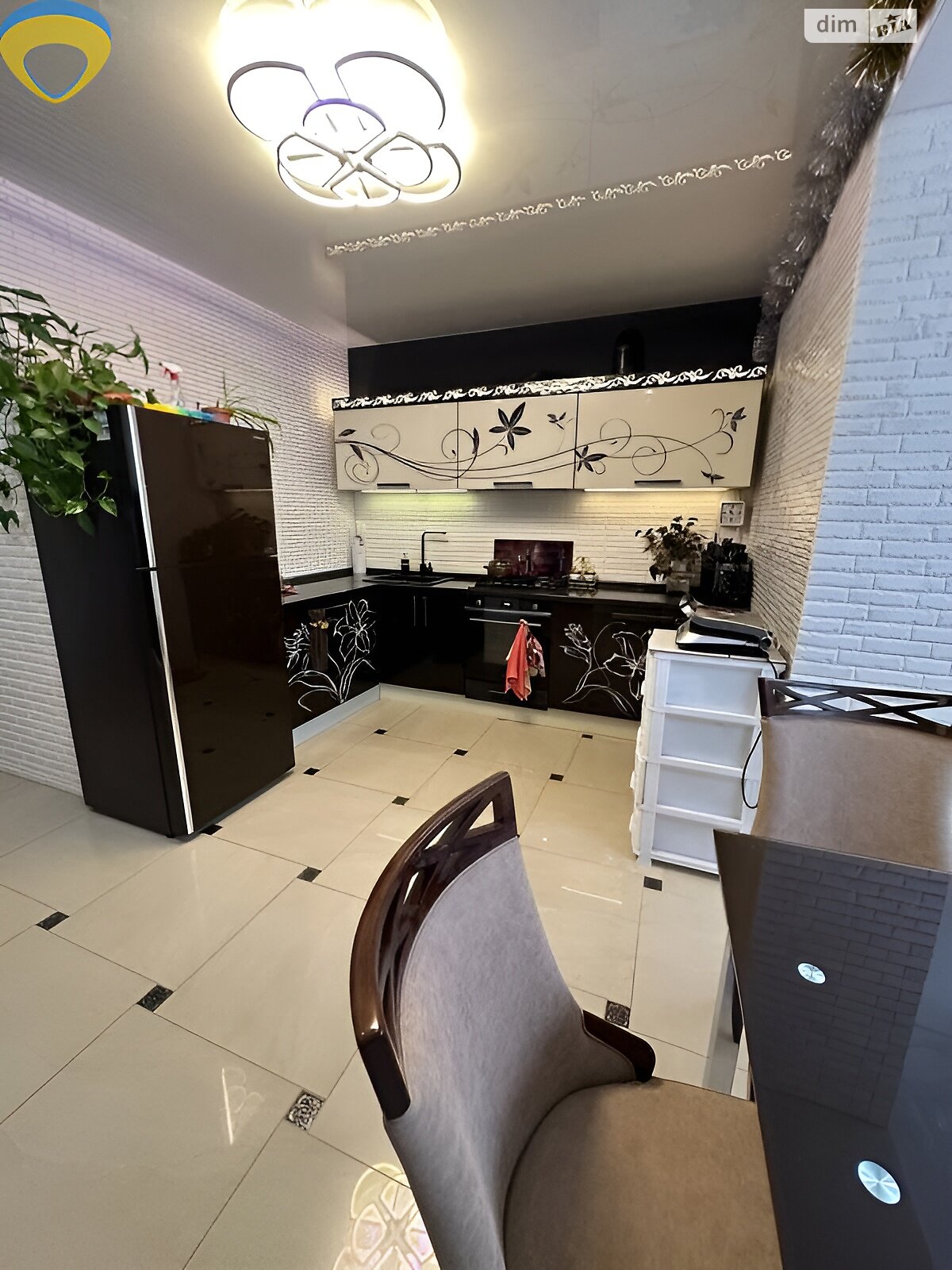 Продаж трикімнатної квартири в Одесі, на вул. Старицького 3, район Курсаки фото 1 Продаж трикімнатної квартири в Одесі, на вул. Старицького 3, район Курсаки фото 1