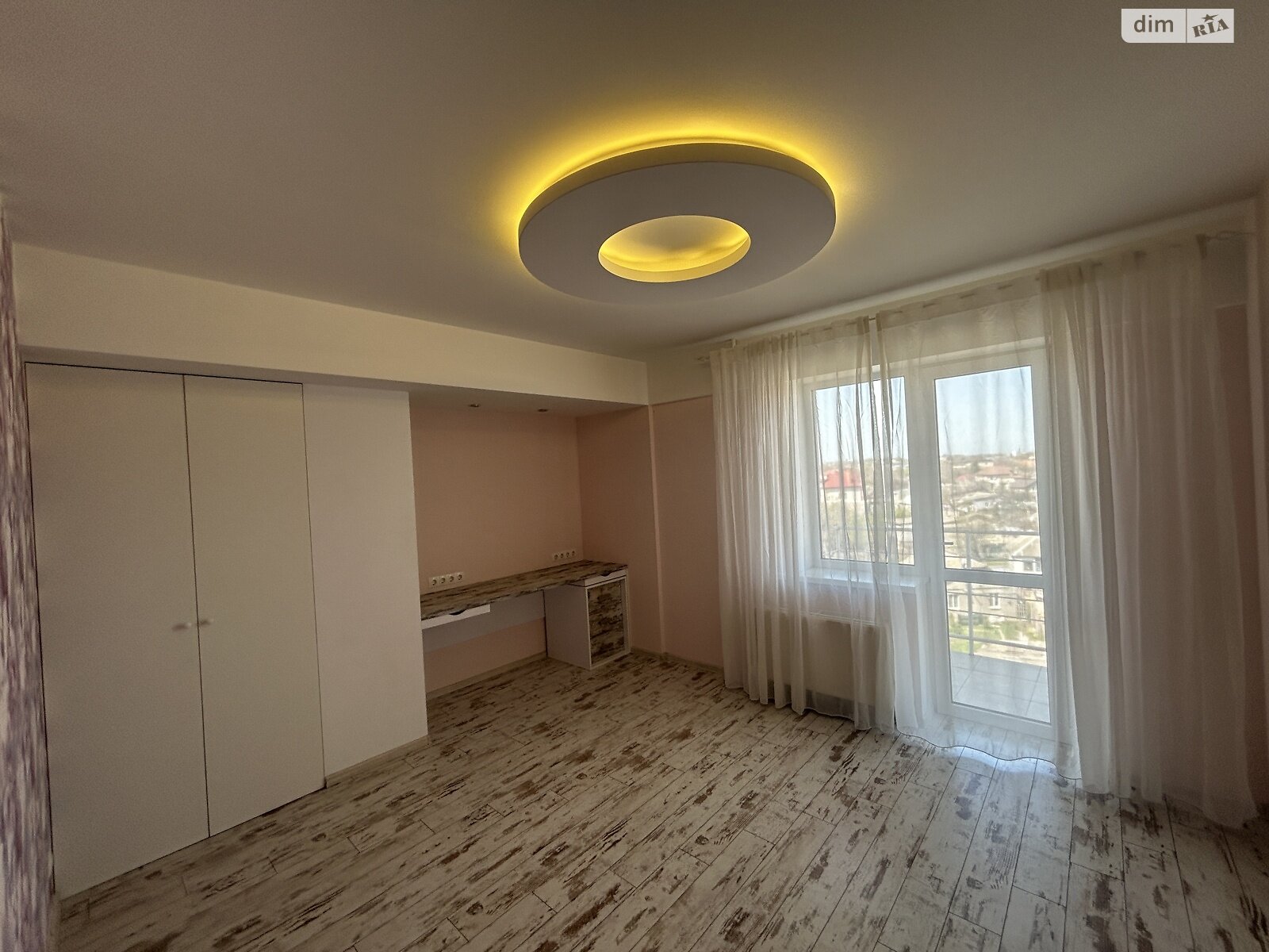 Продажа трехкомнатной квартиры в Одессе, на 2-й пер. Сурикова 2А, район Курсаки фото 1 Продажа трехкомнатной квартиры в Одессе, на 2-й пер. Сурикова 2А, район Курсаки фото 1