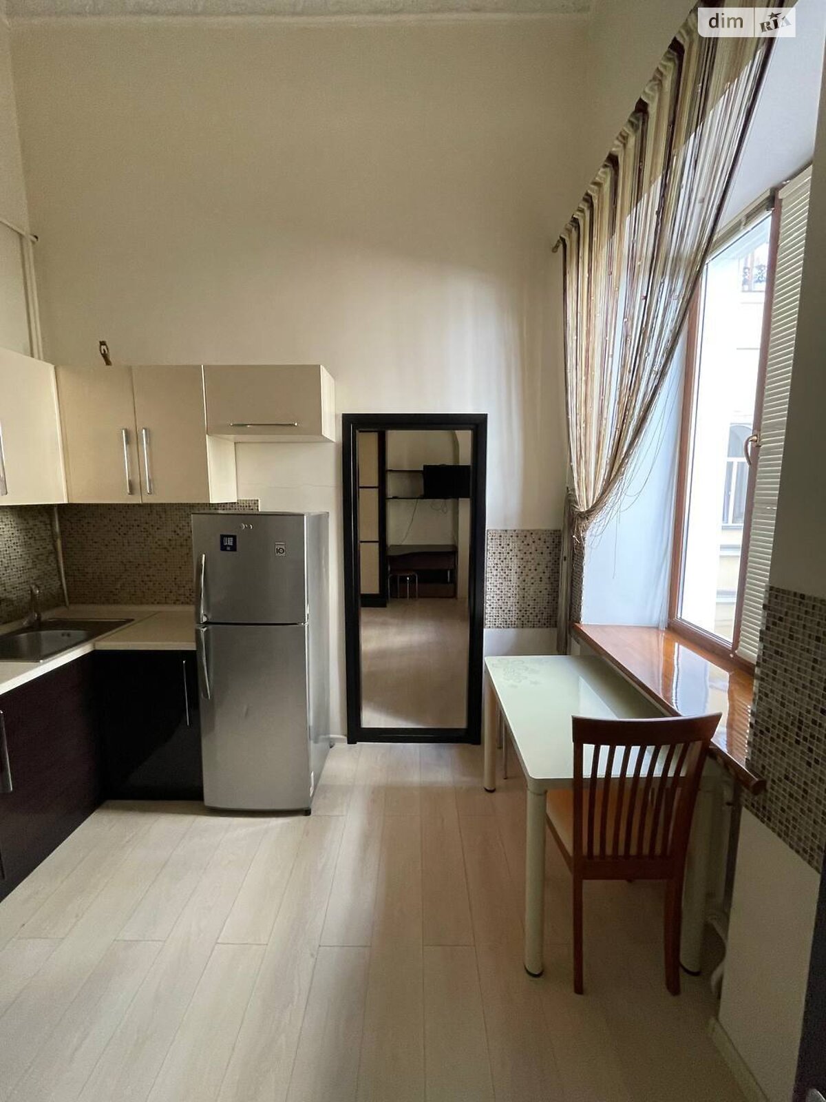 Продажа пятикомнатной квартиры в Одессе, на пер. Лермонтовский 13, район Ланжерон фото 1 Продажа пятикомнатной квартиры в Одессе, на пер. Лермонтовский 13, район Ланжерон фото 1