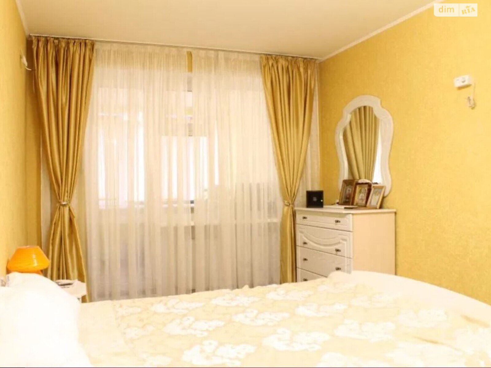 Продажа четырехкомнатной квартиры в Одессе, на ул. Средняя, район Хаджибейский фото 1