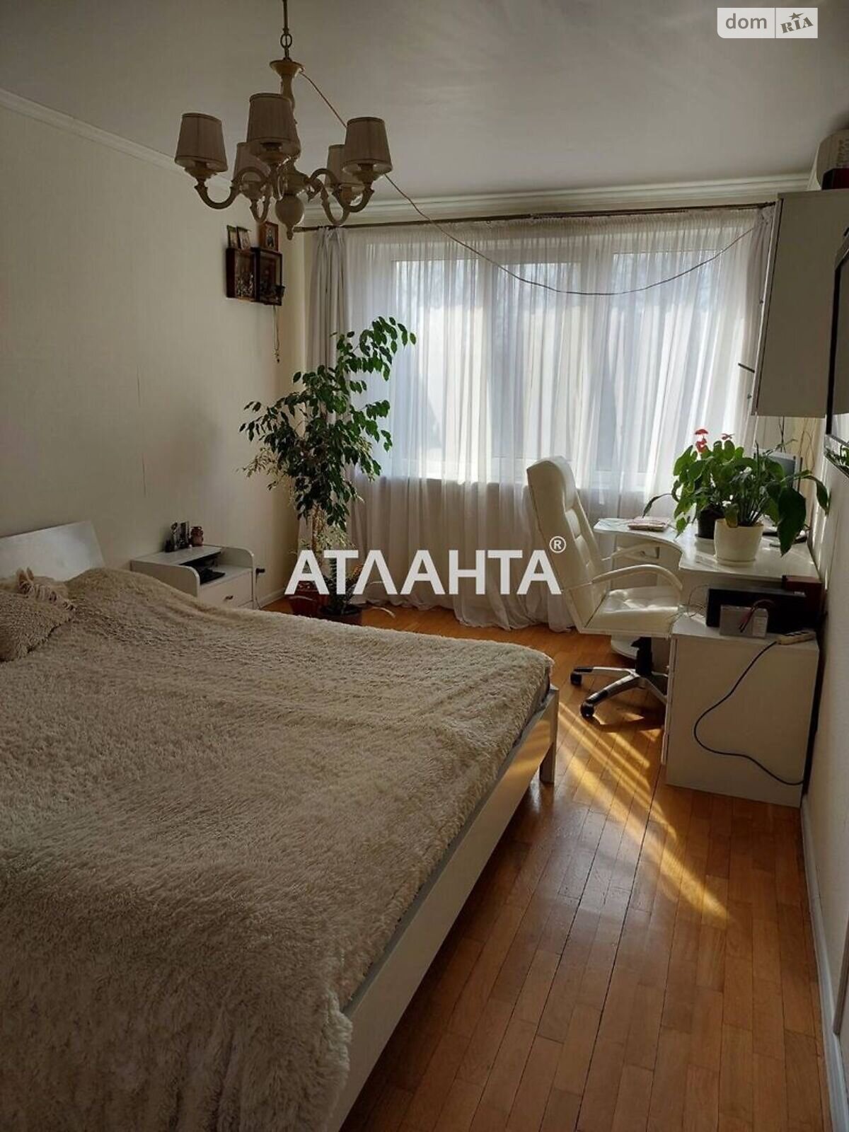 Продажа трехкомнатной квартиры в Одессе, на ул. Радостная, район Хаджибейский фото 1