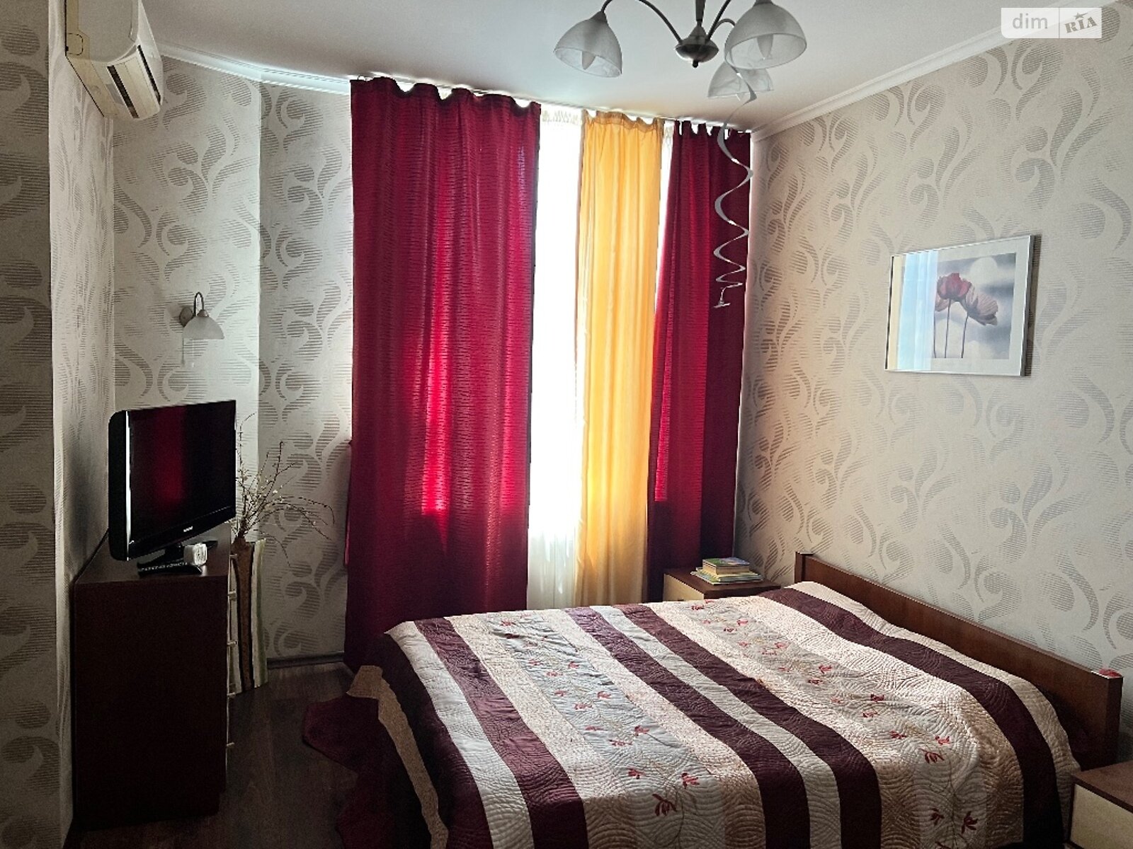 Продаж трикімнатної квартири в Одесі, на вул. Академічна 20Б, район Малий Фонтан фото 1 Продаж трикімнатної квартири в Одесі, на вул. Академічна 20Б, район Малий Фонтан фото 1