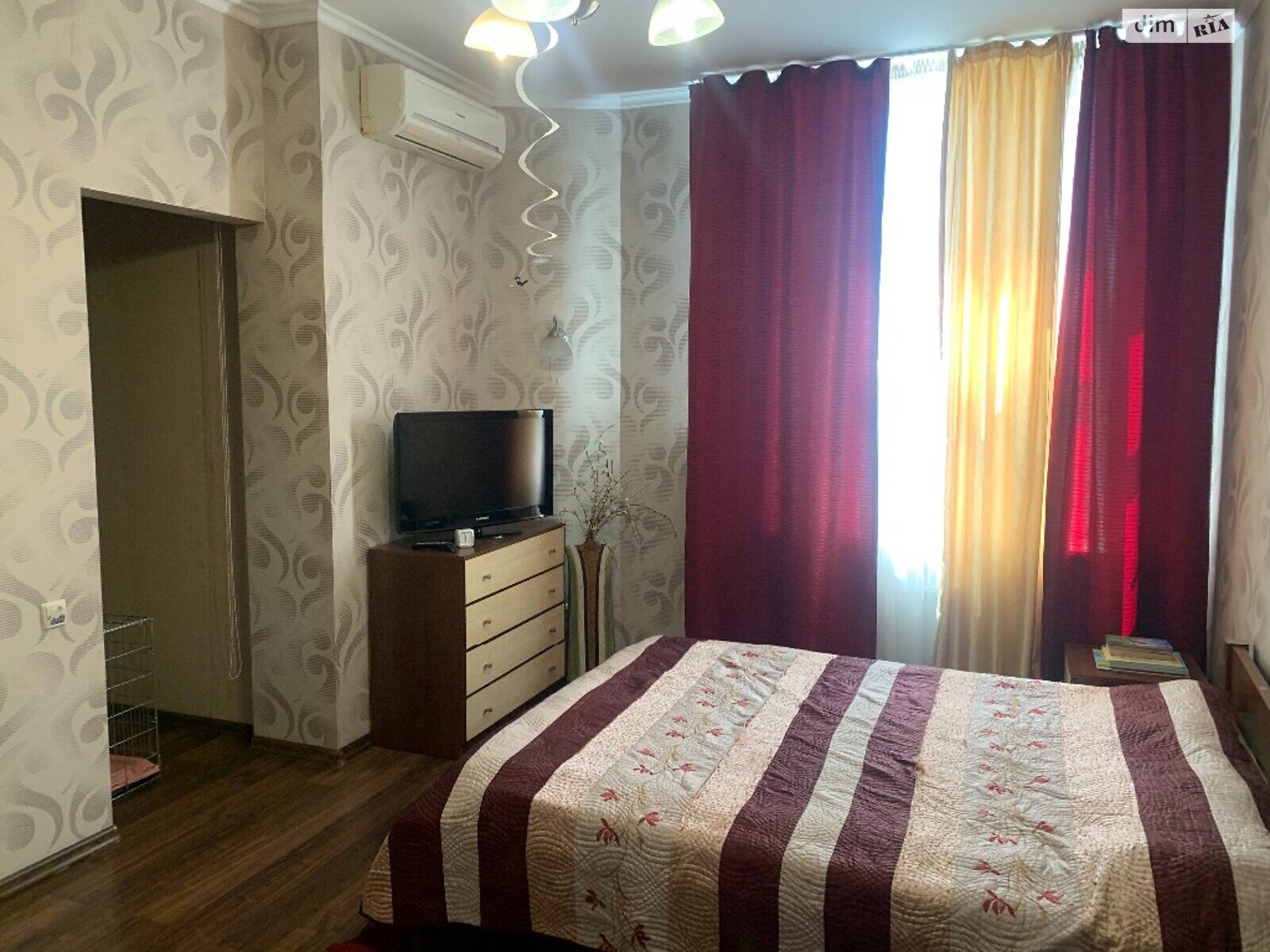 Продаж трикімнатної квартири в Одесі, на вул. Академічна 20Б, район Малий Фонтан фото 1 Продаж трикімнатної квартири в Одесі, на вул. Академічна 20Б, район Малий Фонтан фото 1