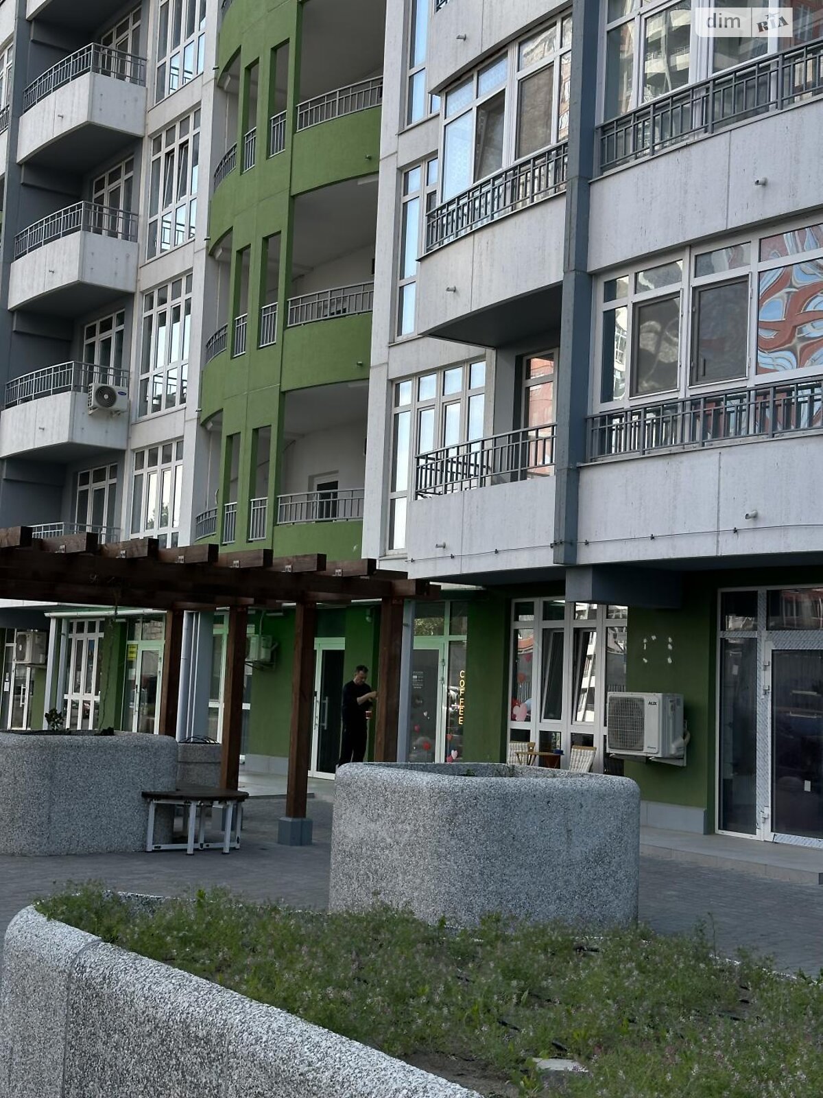 Продаж трикімнатної квартири в Одесі, на просп. Гагаріна, район Малий Фонтан фото 1