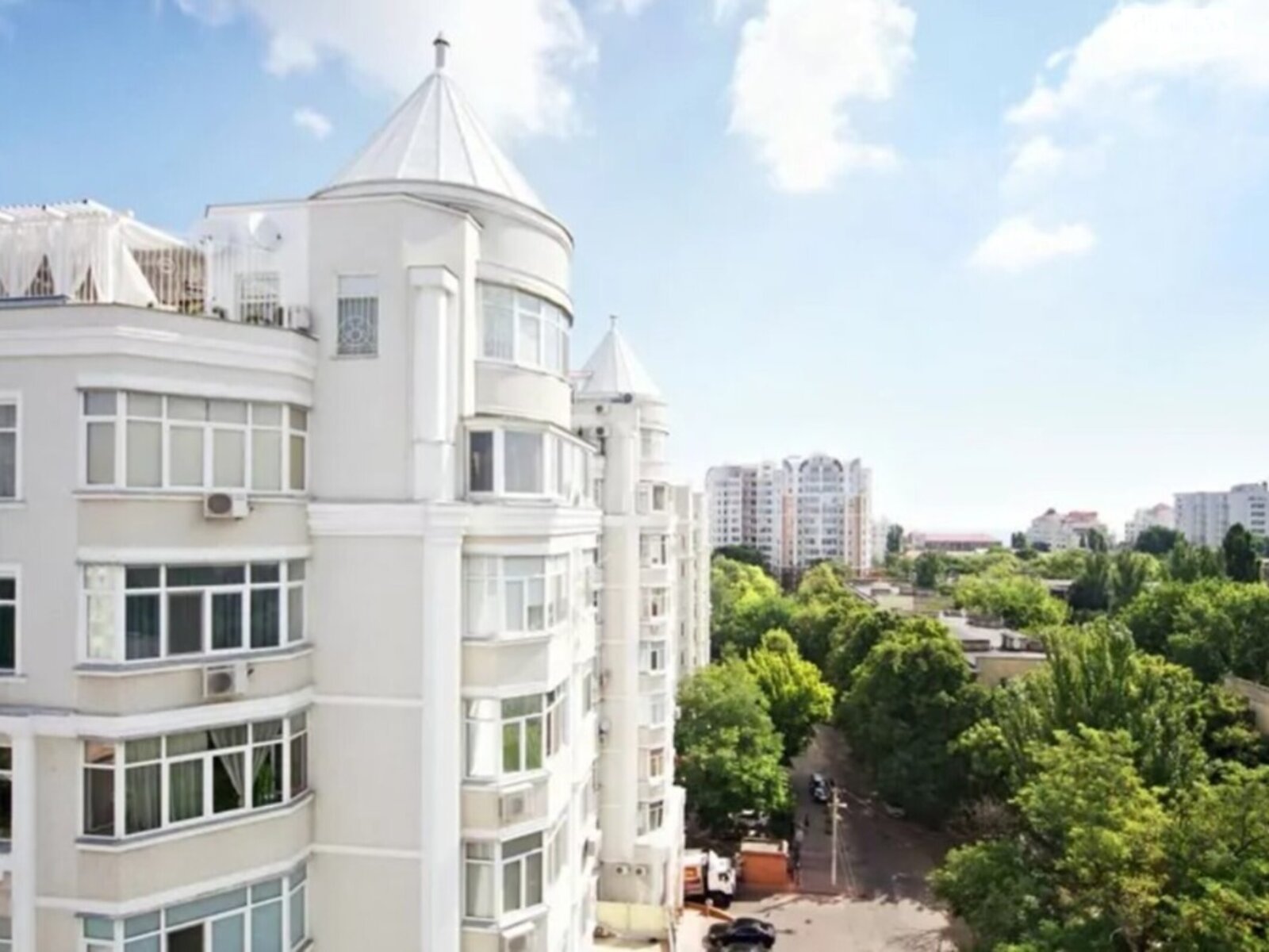 Продажа трехкомнатной квартиры в Одессе, на ул. Довженко 4, район Малый Фонтан фото 1 Продажа трехкомнатной квартиры в Одессе, на ул. Довженко 4, район Малый Фонтан фото 1