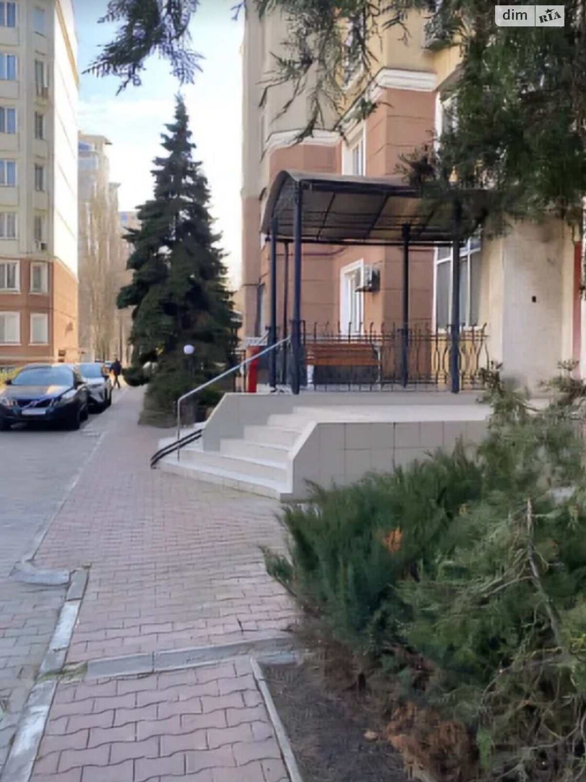 Продажа трехкомнатной квартиры в Одессе, на ул. Довженко 4, район Малый Фонтан фото 1 Продажа трехкомнатной квартиры в Одессе, на ул. Довженко 4, район Малый Фонтан фото 1
