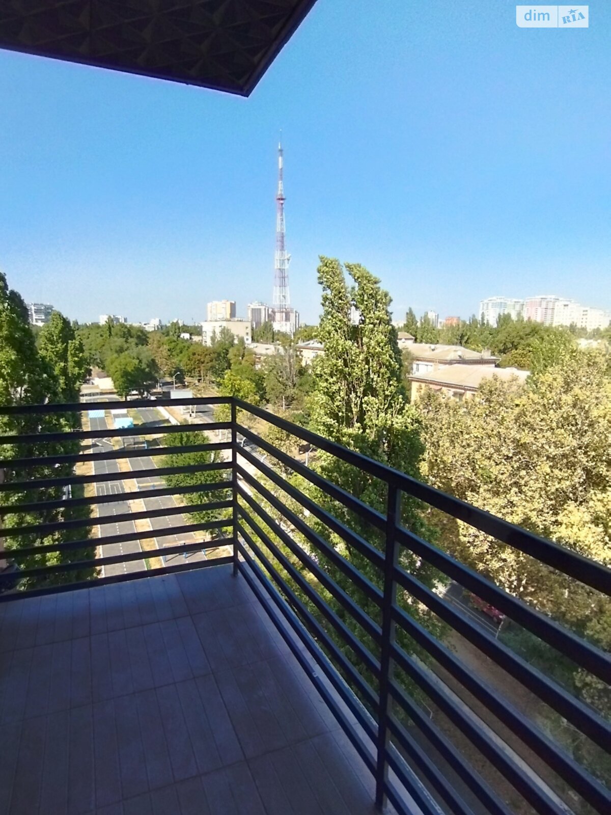 Продажа трехкомнатной квартиры в Одессе, на дор. Фонтанская 6А, район Малый Фонтан фото 1