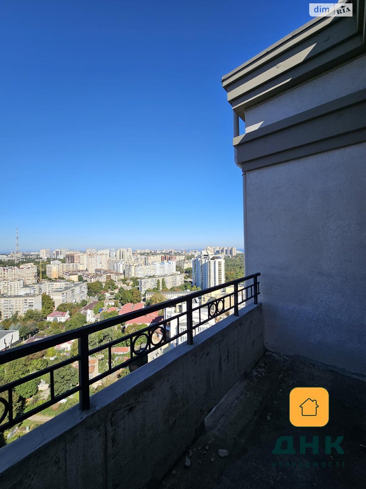 Продаж трикімнатної квартири в Одесі, на дор. Фонтанська 25, район Малий Фонтан фото 1 Продаж трикімнатної квартири в Одесі, на дор. Фонтанська 25, район Малий Фонтан фото 1