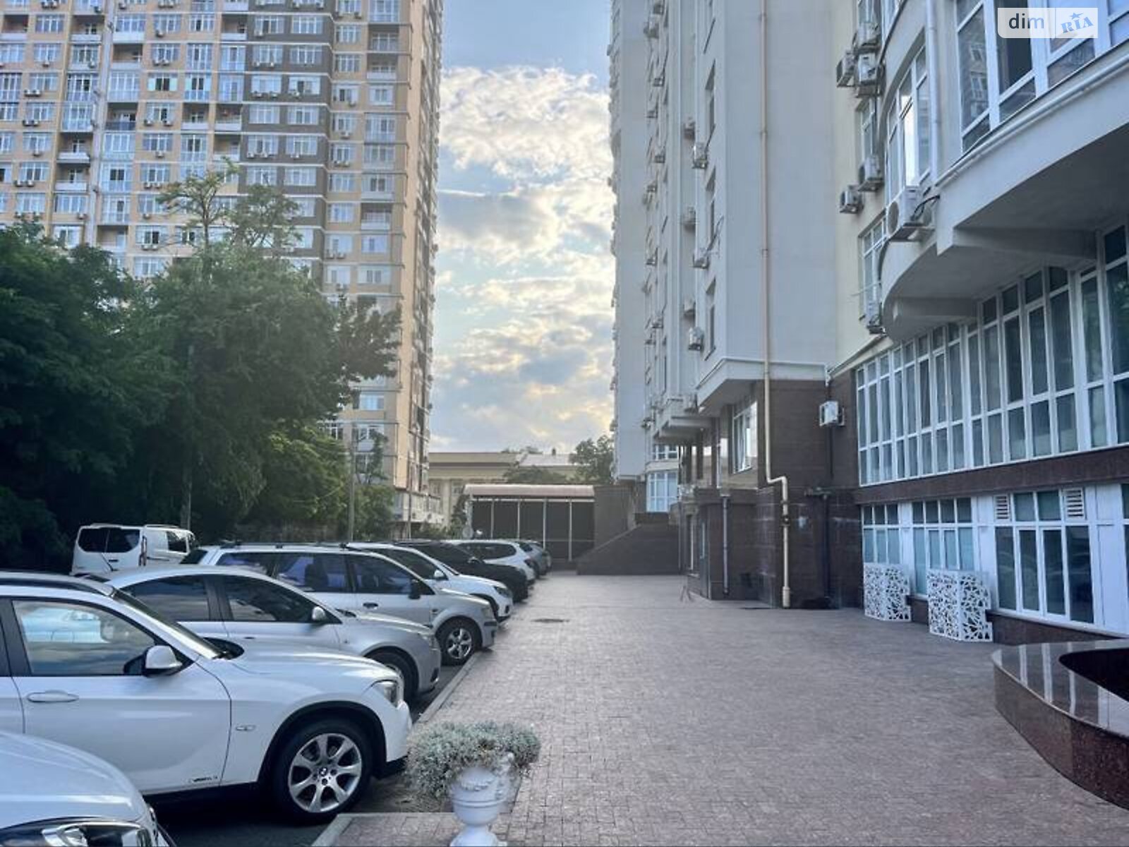 Продаж трикімнатної квартири в Одесі, на бул. Французький 22 корпус 2, район Малий Фонтан фото 1 Продаж трикімнатної квартири в Одесі, на бул. Французький 22 корпус 2, район Малий Фонтан фото 1