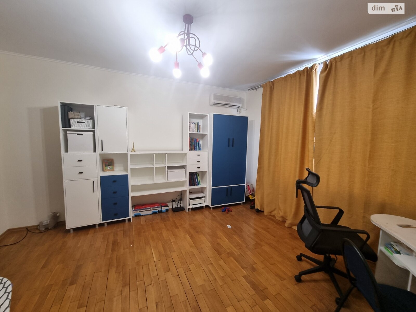 Продаж чотирикімнатної квартири в Одесі, на вул. Добровольців 15, район Малий Фонтан фото 1 Продаж чотирикімнатної квартири в Одесі, на вул. Добровольців 15, район Малий Фонтан фото 1