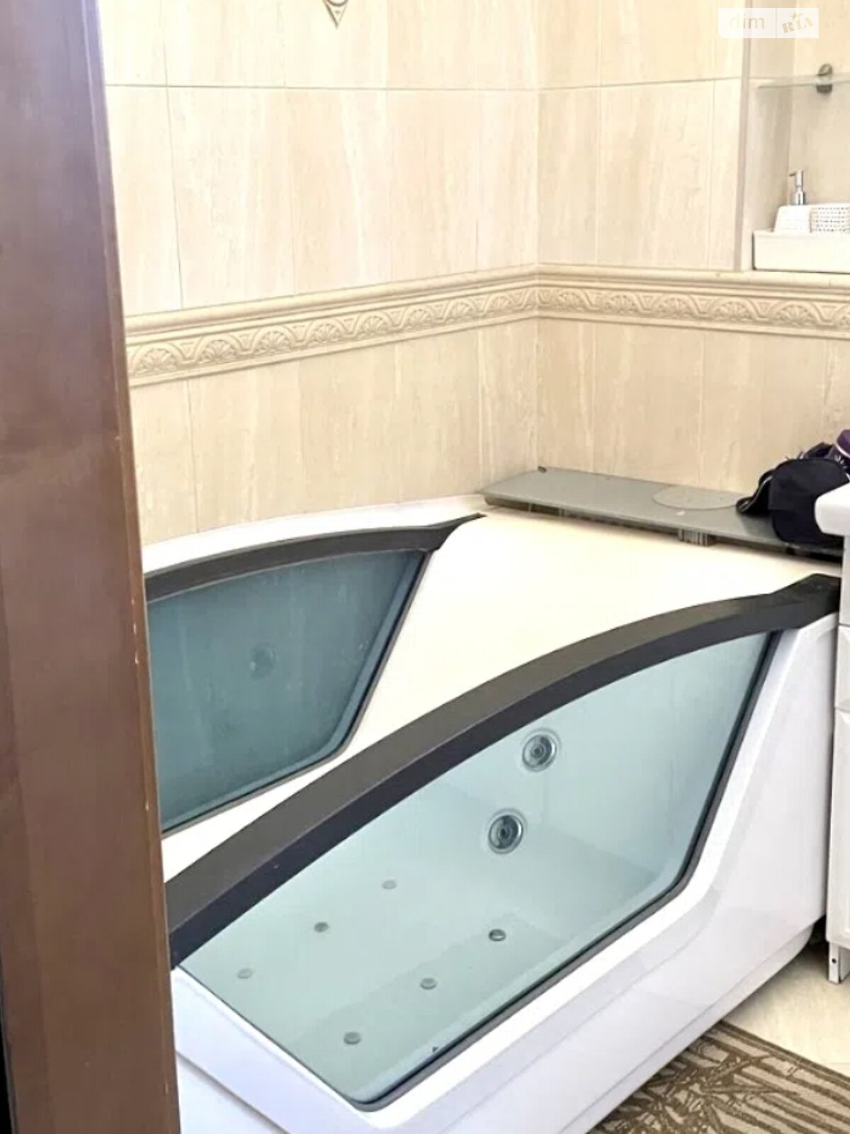 Продаж трикімнатної квартири в Одесі, на просп. Шевченка, район Малий Фонтан фото 1 Продаж трикімнатної квартири в Одесі, на просп. Шевченка, район Малий Фонтан фото 1