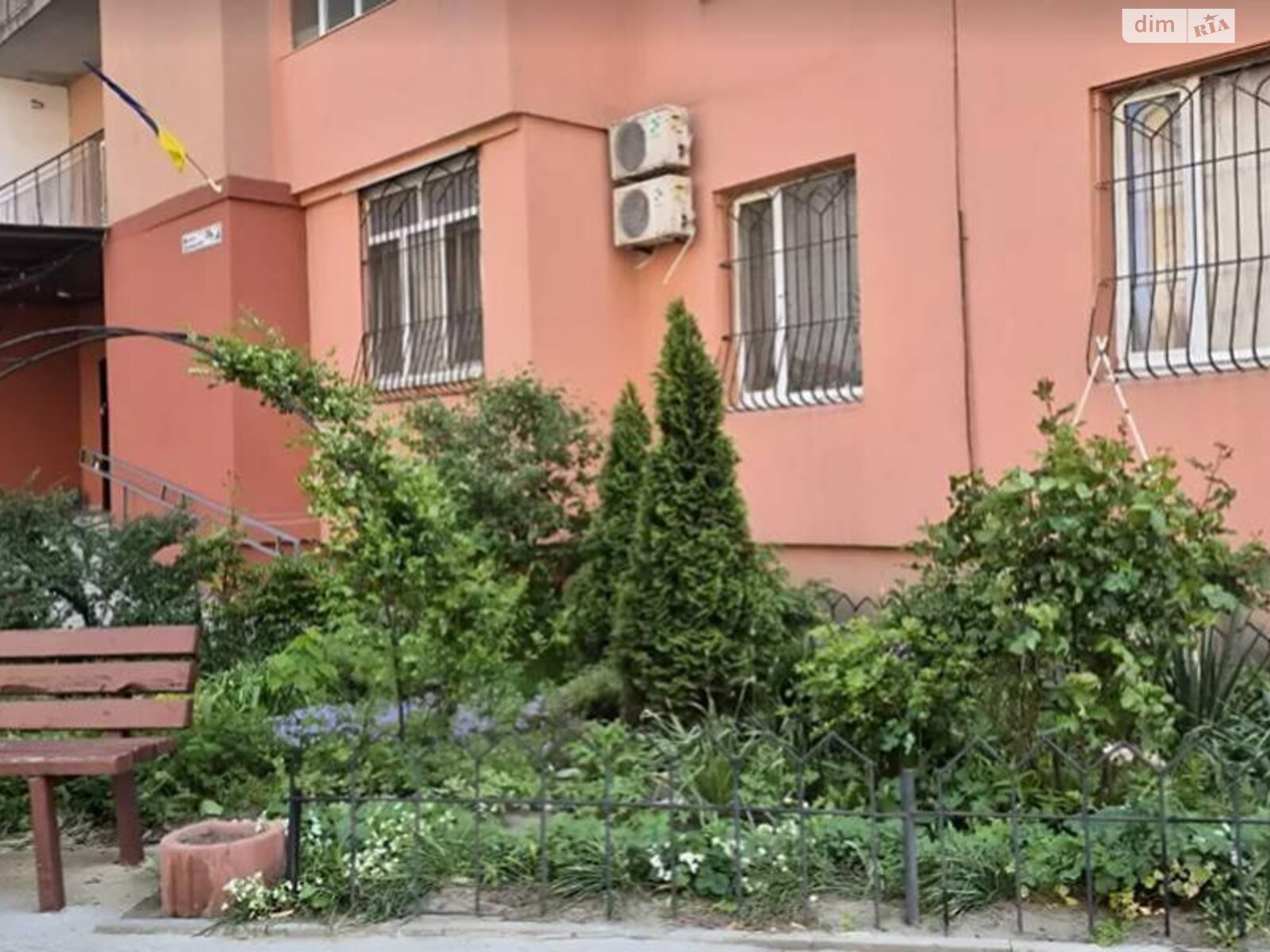 Продаж трикімнатної квартири в Одесі, на вул. Михайла Грушевського, район Молдаванка фото 1 Продаж трикімнатної квартири в Одесі, на вул. Михайла Грушевського, район Молдаванка фото 1