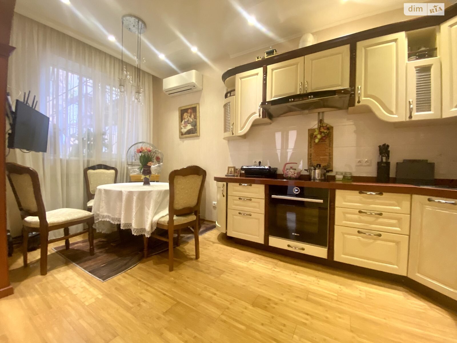 Продаж п`ятикімнатної квартири в Одесі, на вул. Адмірала Лазарєва 44, район Молдаванка фото 1 Продаж п`ятикімнатної квартири в Одесі, на вул. Адмірала Лазарєва 44, район Молдаванка фото 1
