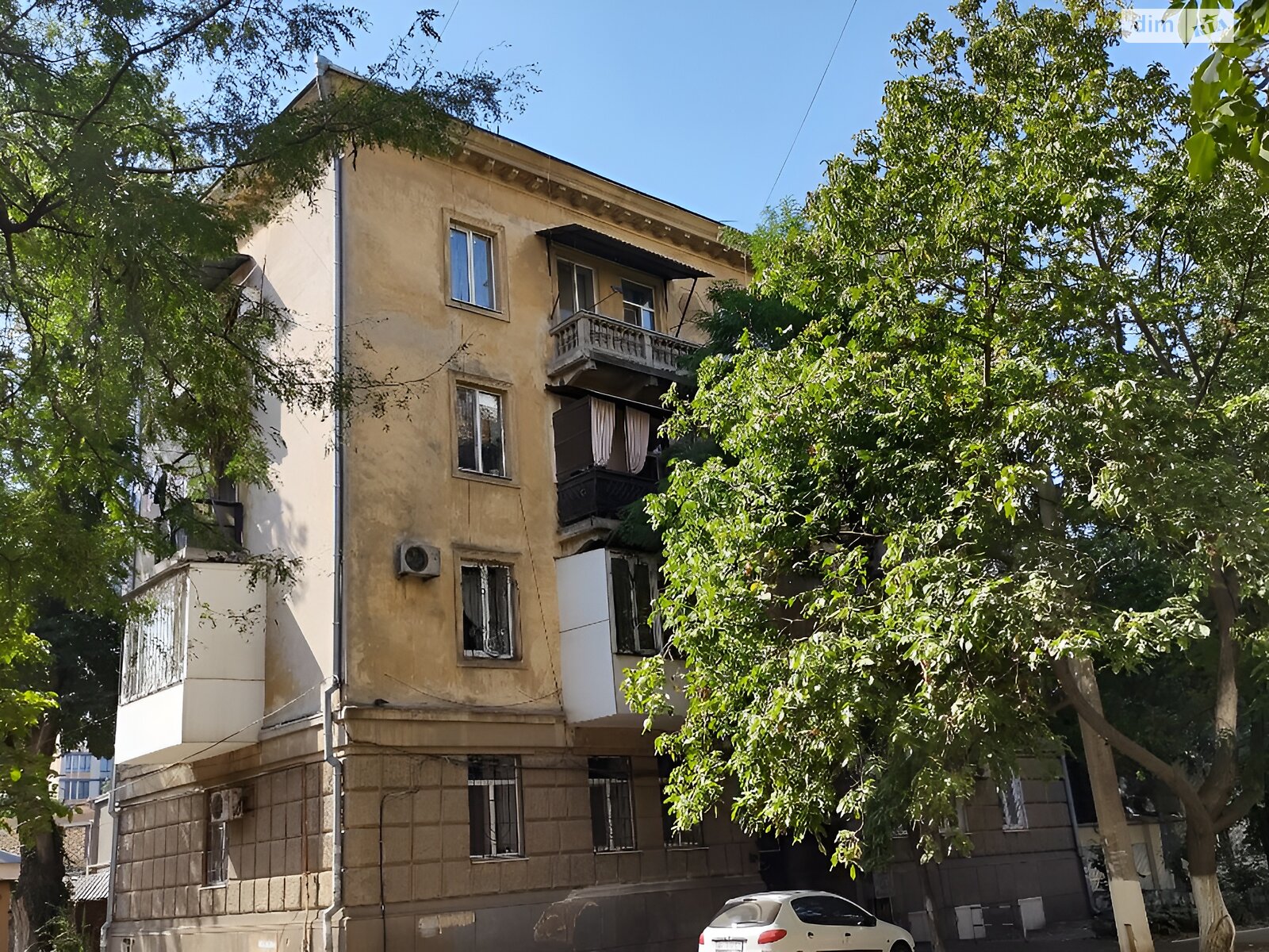 Продаж чотирикімнатної квартири в Одесі, на пров. Банний, район Молдаванка фото 1 Продаж чотирикімнатної квартири в Одесі, на пров. Банний, район Молдаванка фото 1