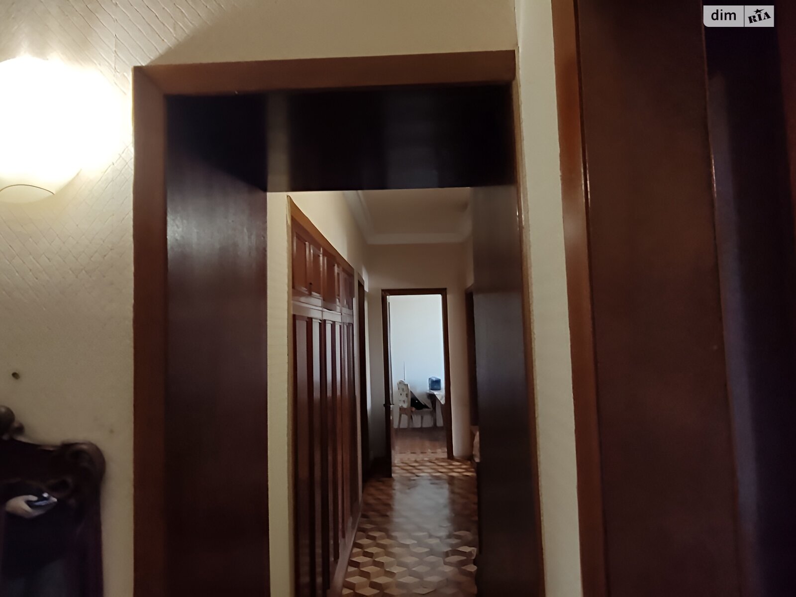 Продаж чотирикімнатної квартири в Одесі, на пров. Банний, район Молдаванка фото 1 Продаж чотирикімнатної квартири в Одесі, на пров. Банний, район Молдаванка фото 1